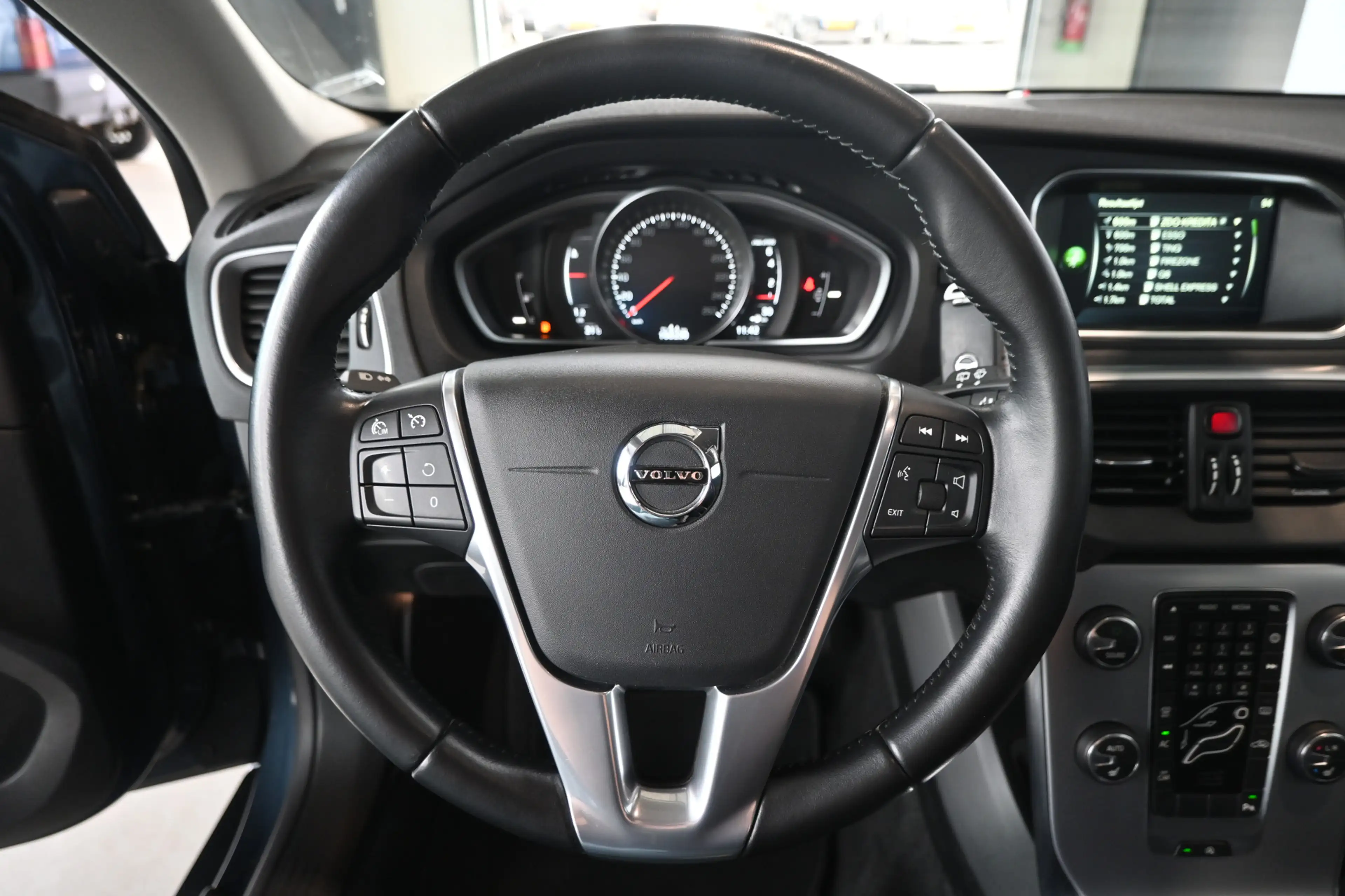 Volvo V40 2.0 T2 Momentum Nap Clima Cruise control Trekhaak — photo 6