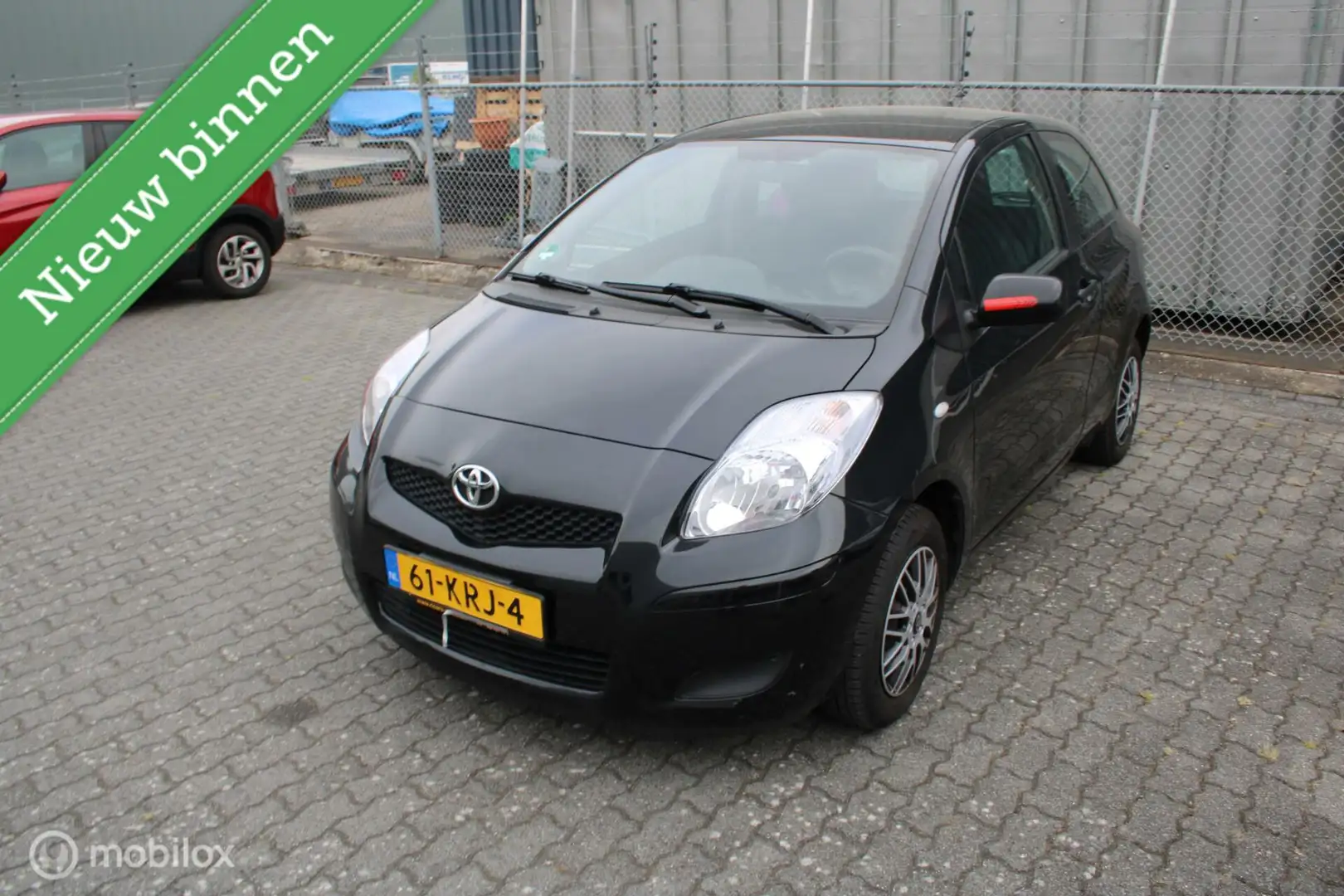 Toyota Yaris 1.0 VVTi Cool Noir - 1