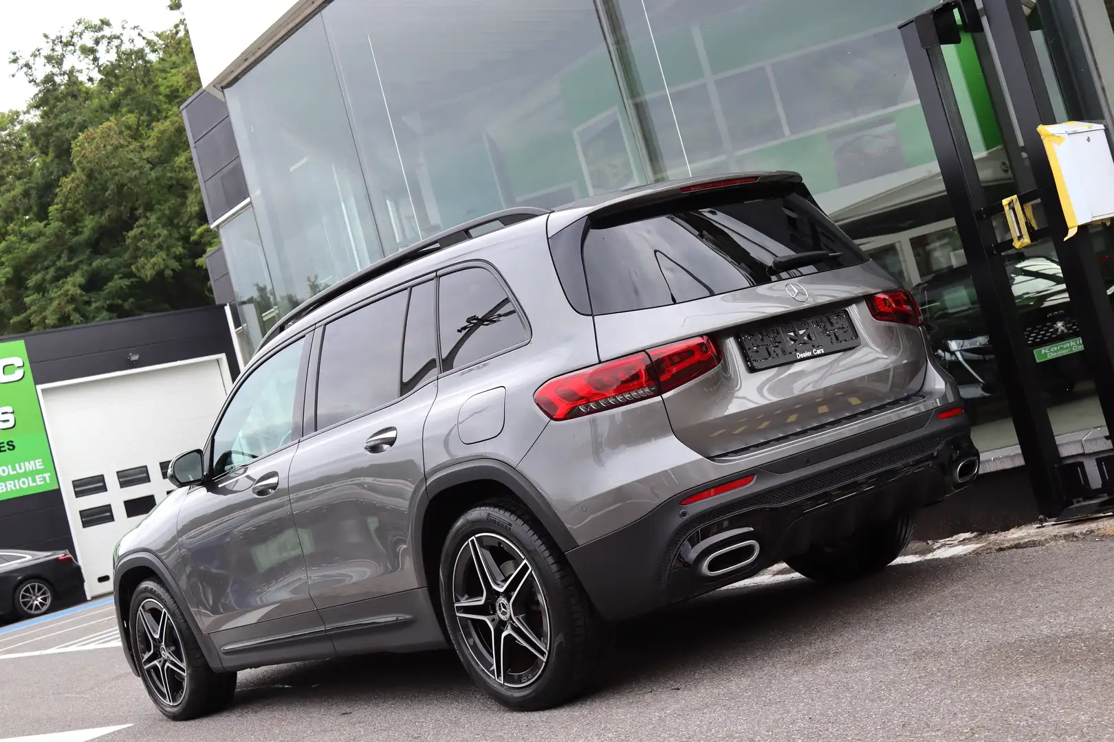 Mercedes-Benz GLB 180 d 115CV PACK AMG NIGHT TOIT PANO FULL FULL OPTIONS Zwart - 2