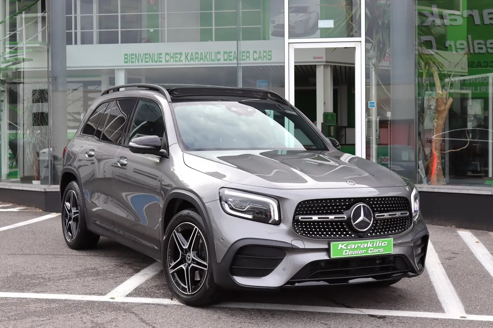 Mercedes-Benz GLB 180 d 115CV PACK AMG NIGHT TOIT PANO FULL FULL OPTIONS Zwart - 1