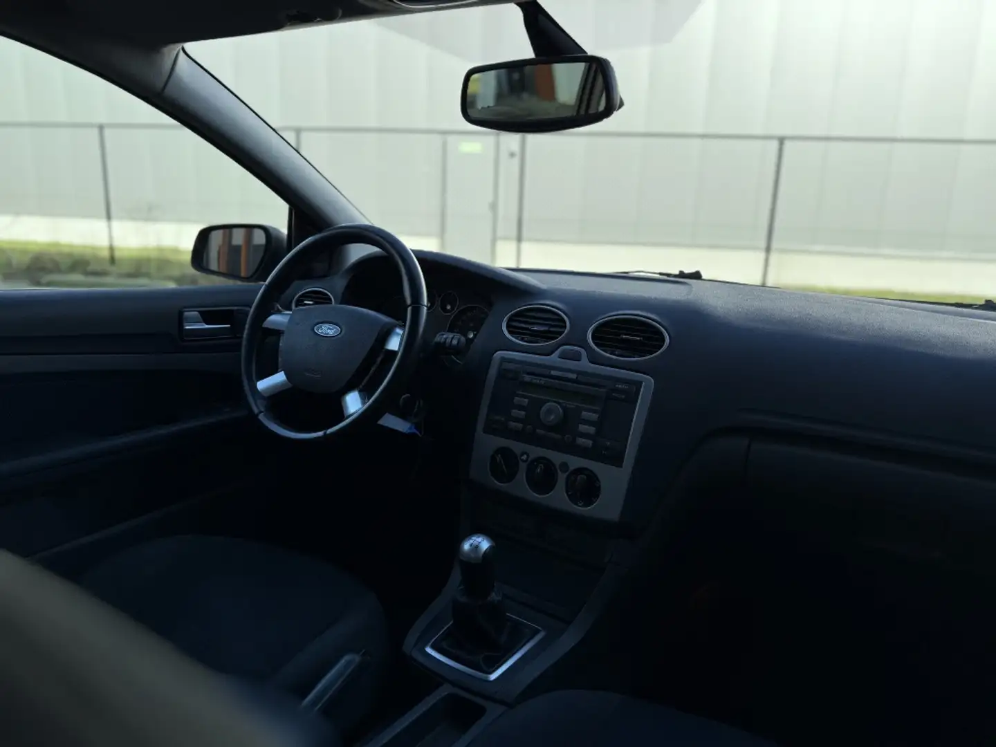 Ford Focus 1.6 16V Airco Elek. R Cruise Negro - 2