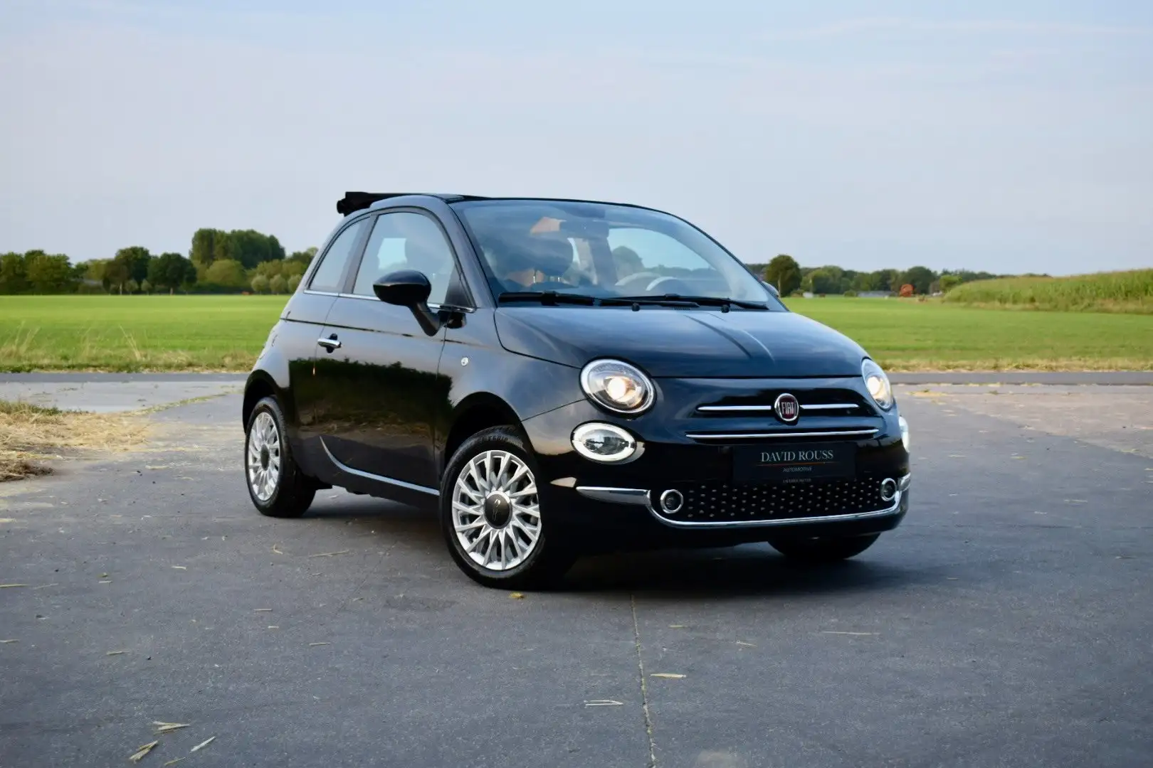 Fiat 500C 1.0 Dolcevita HYBRID, CarPlay/Airco/Cruise/Led/PDC Zwart - 1