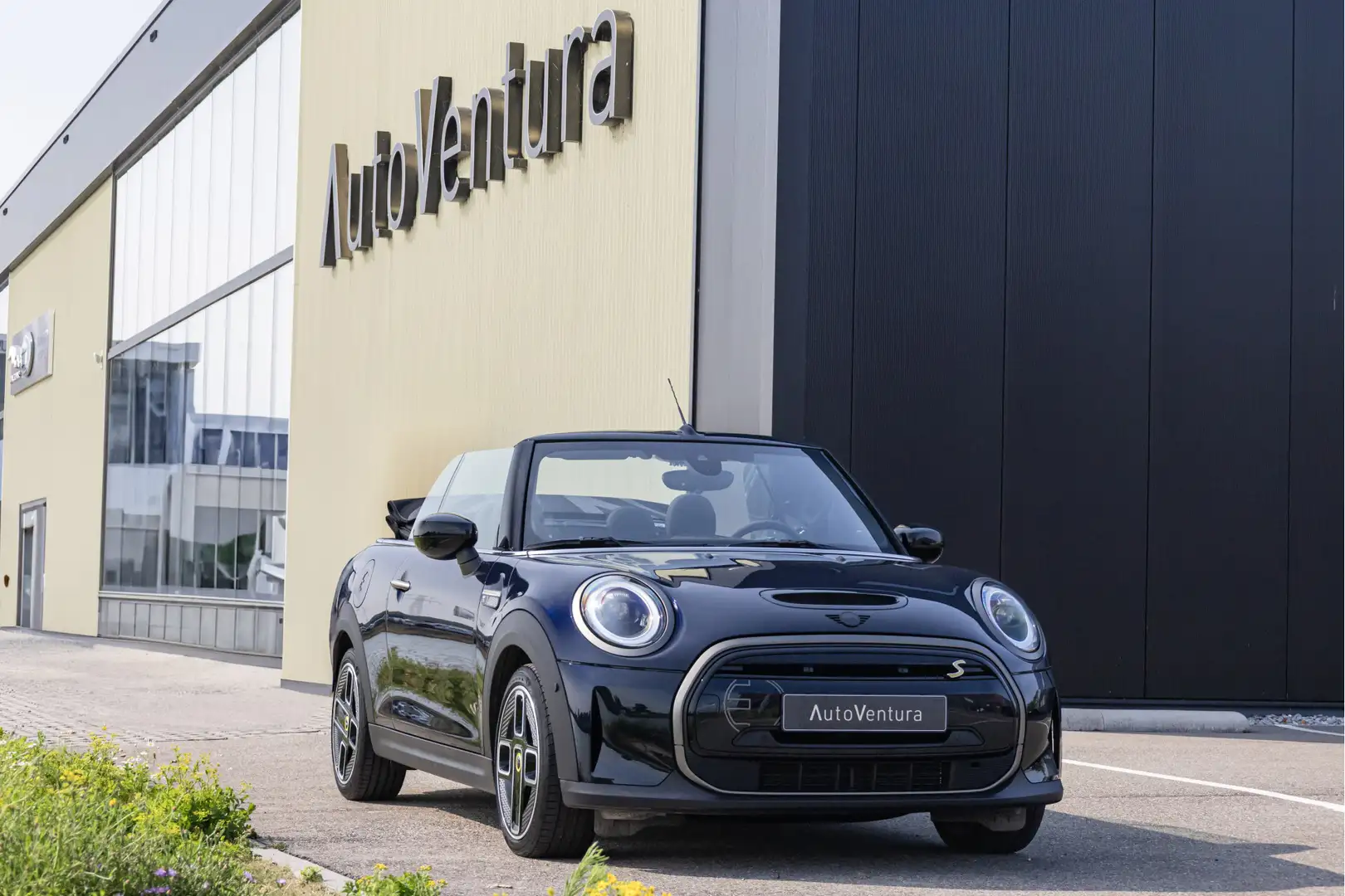 MINI Mini Electric Cabrio MINI Yours 33 kWh Camera + Pd Blauw - 2