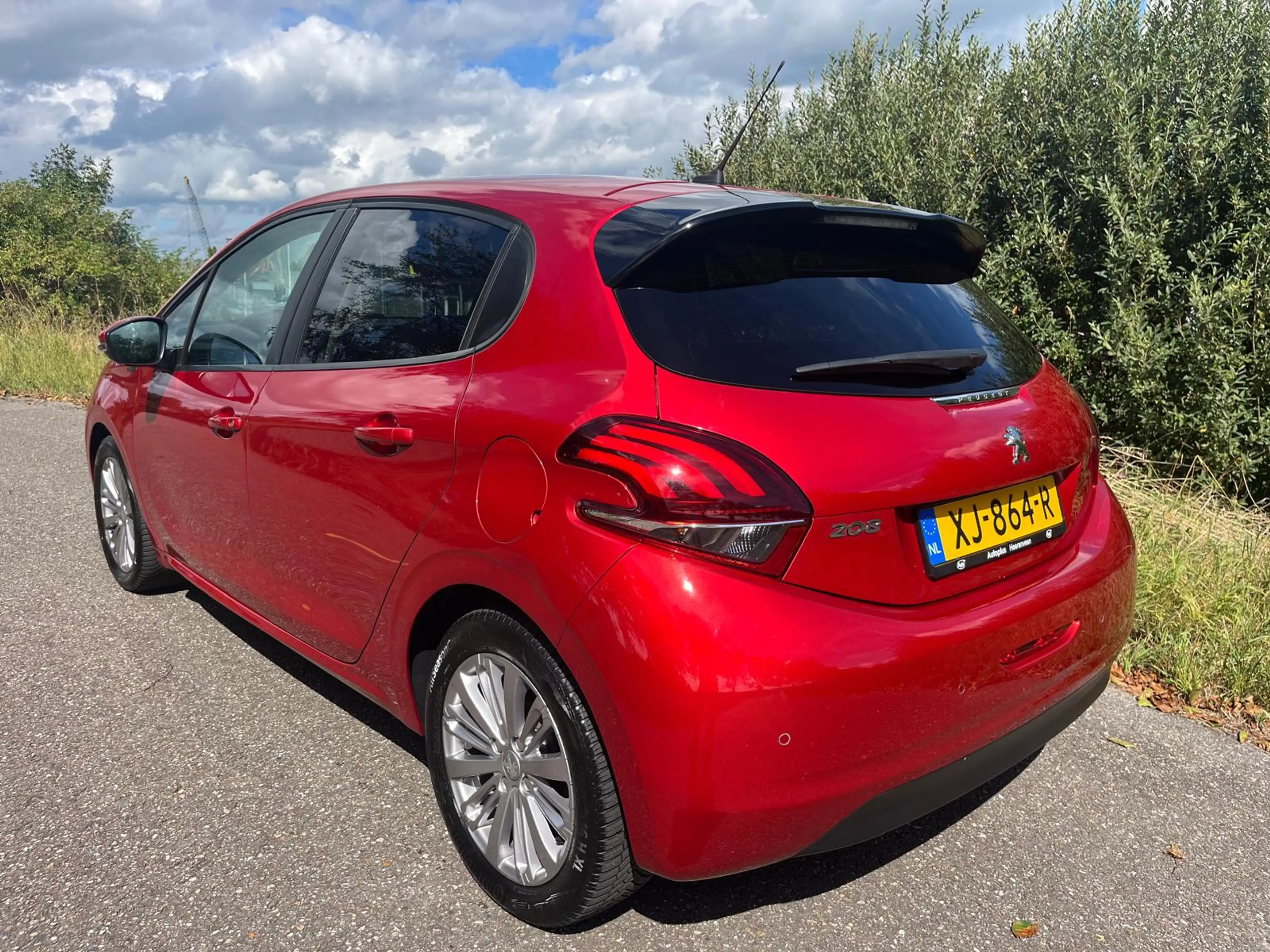 Peugeot 208 1.2 PureTech Signature — photo 3