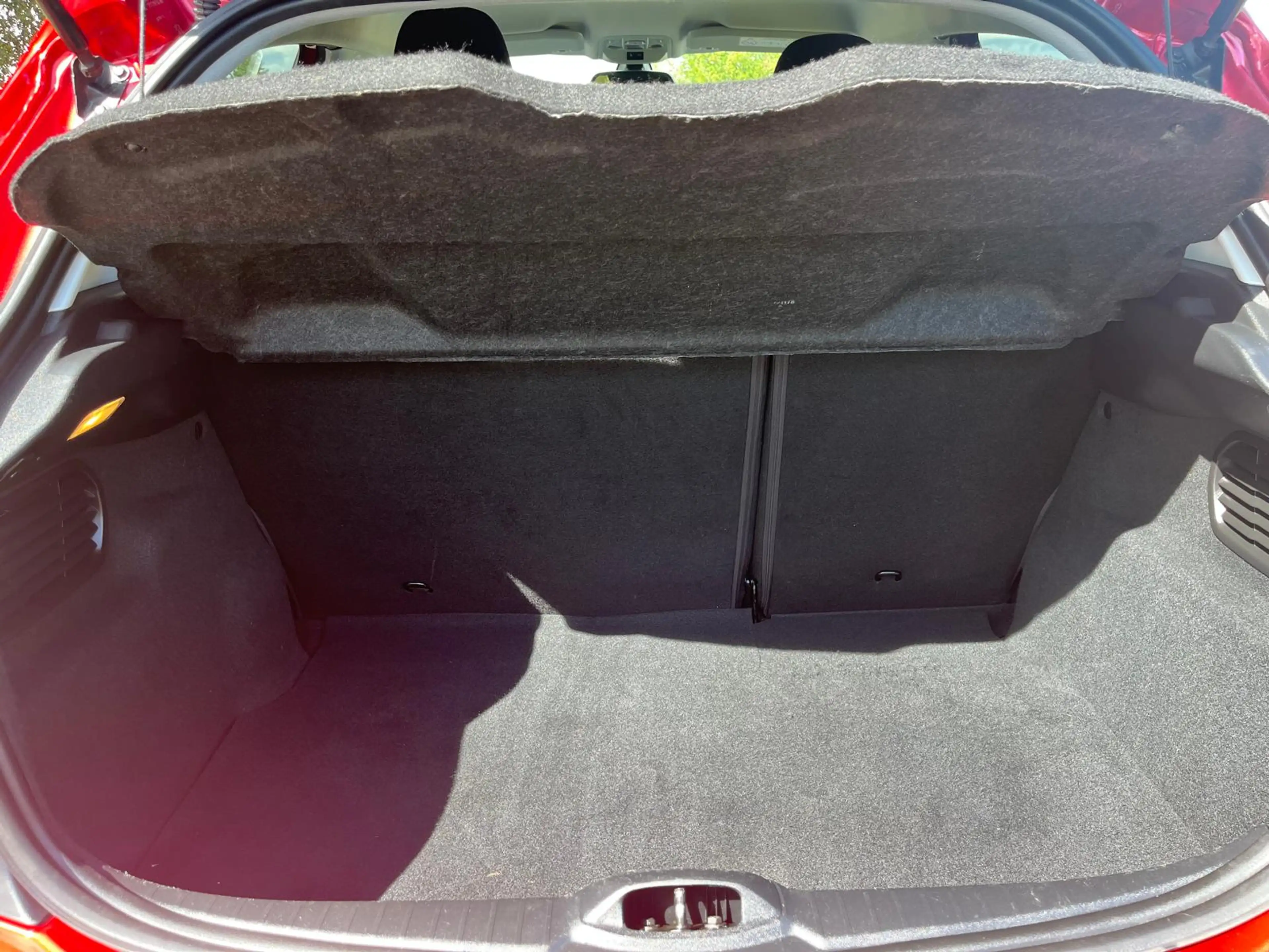 Peugeot 208 1.2 PureTech Signature — photo 9