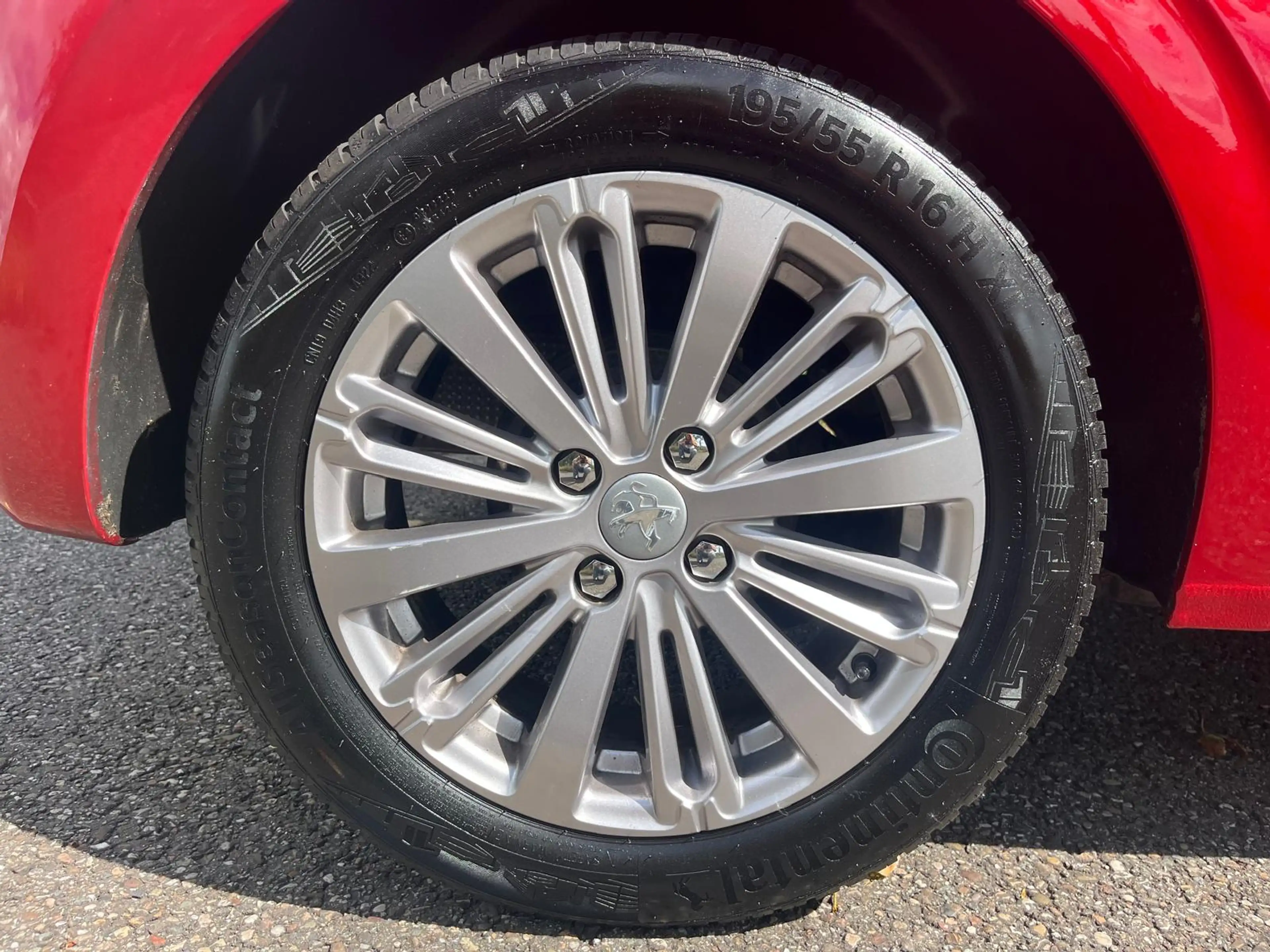 Peugeot 208 1.2 PureTech Signature — photo 15