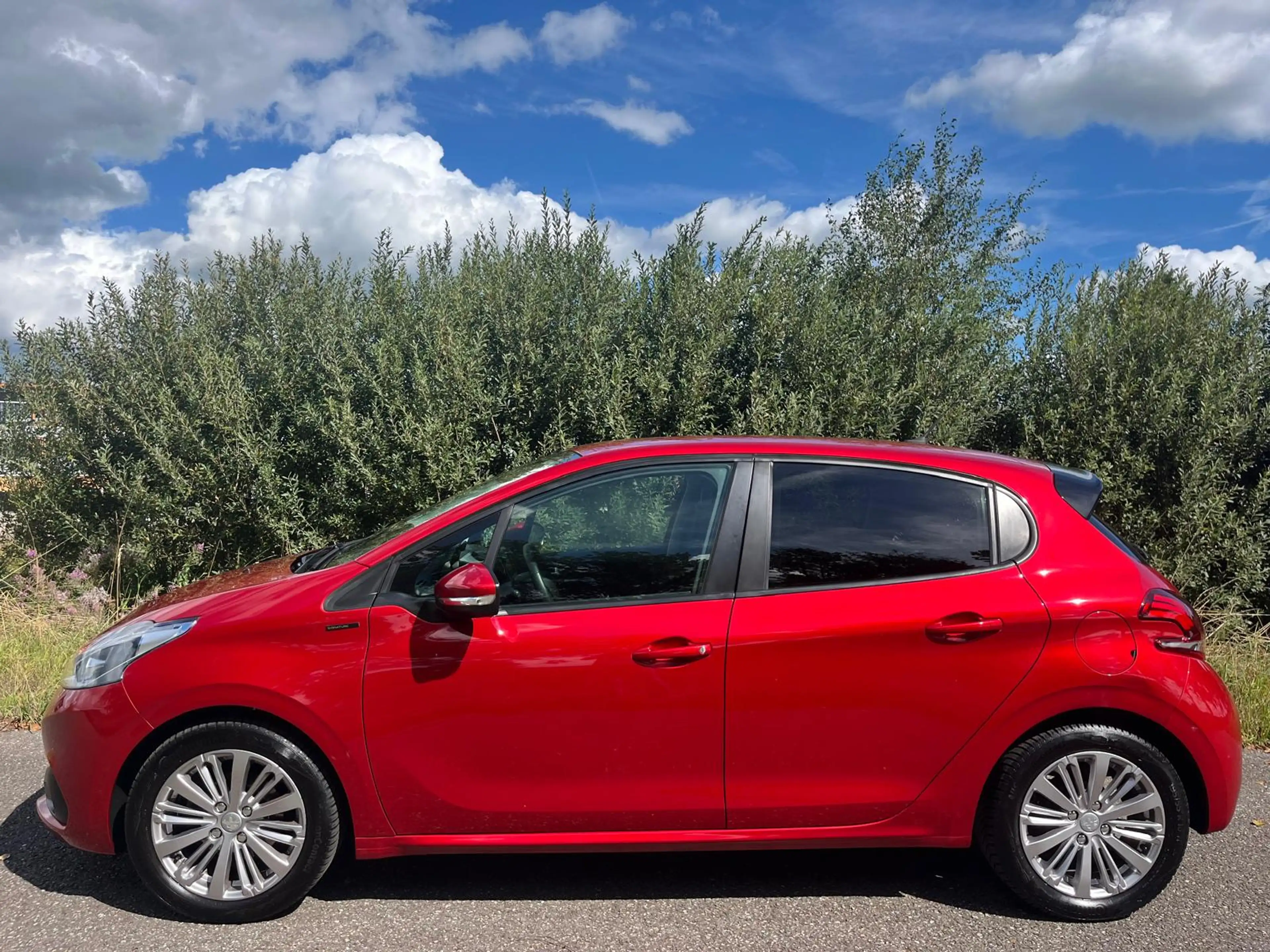 Peugeot 208 1.2 PureTech Signature — photo 7