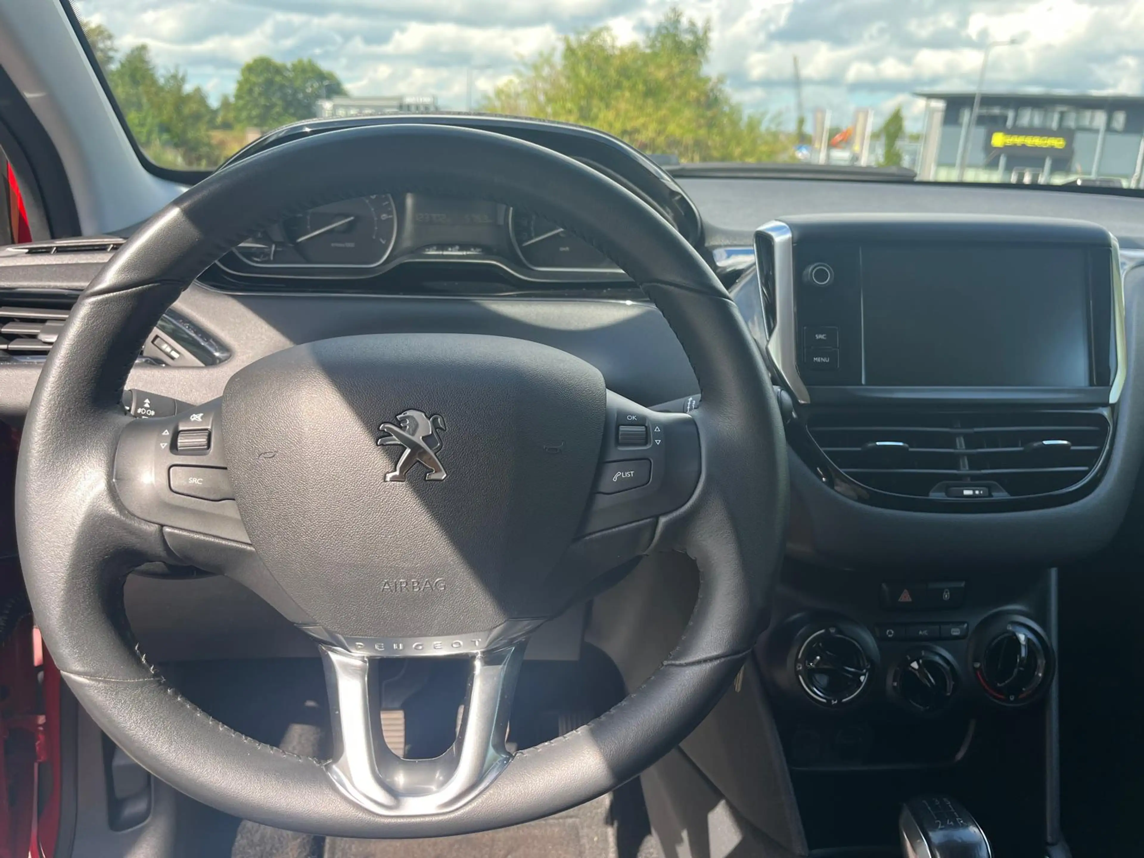 Peugeot 208 1.2 PureTech Signature — photo 12