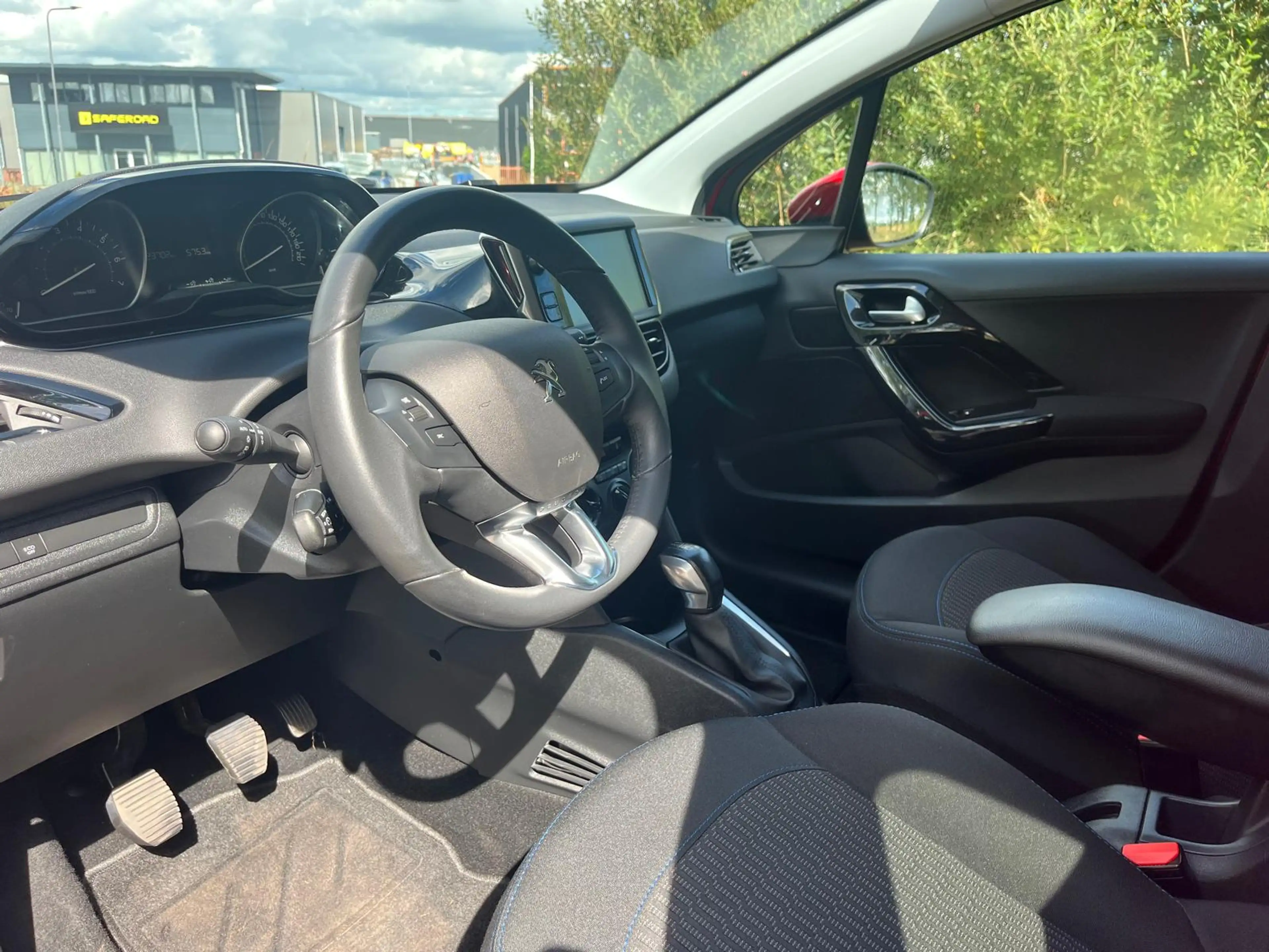 Peugeot 208 1.2 PureTech Signature — photo 10