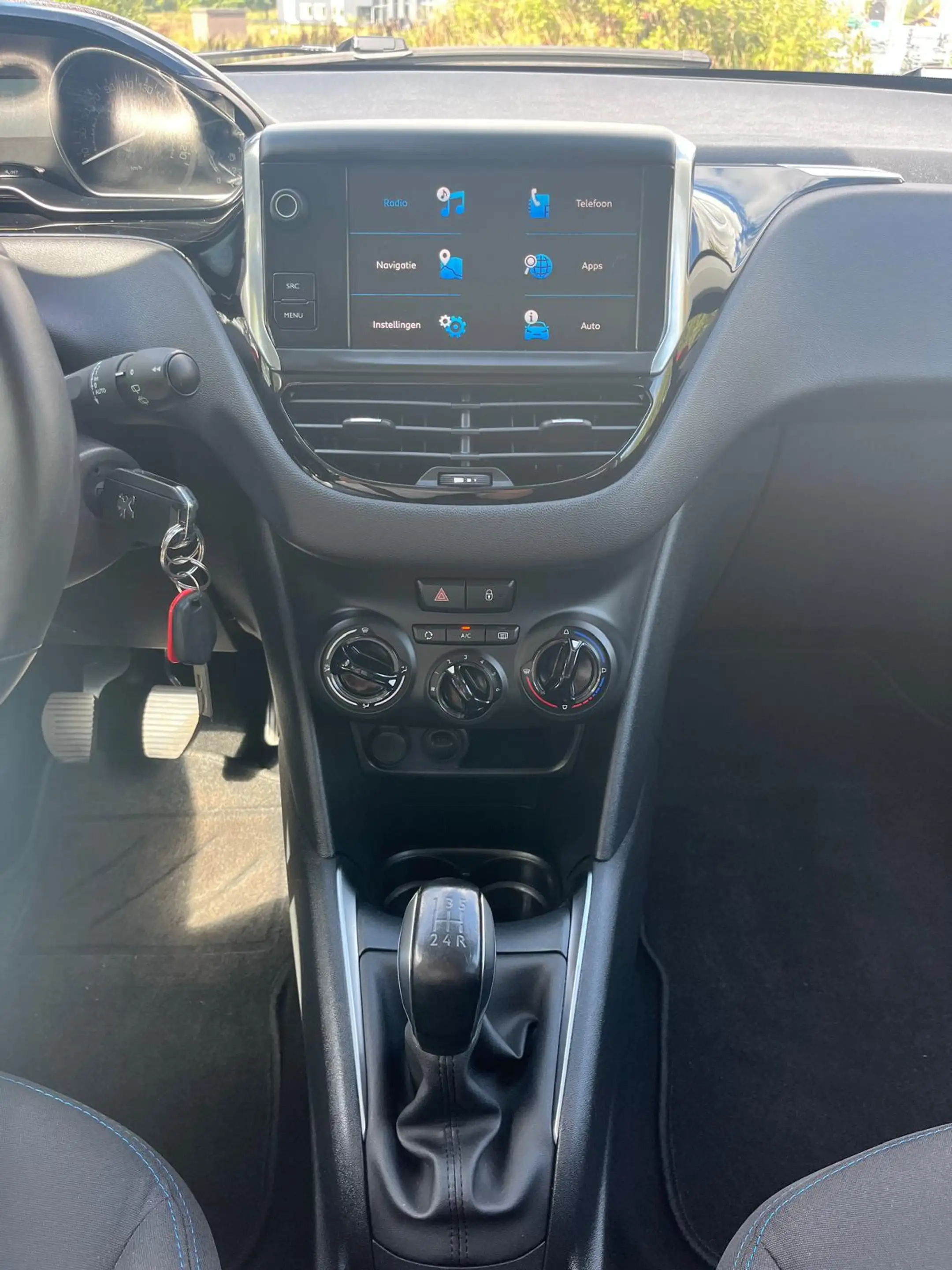 Peugeot 208 1.2 PureTech Signature — photo 13