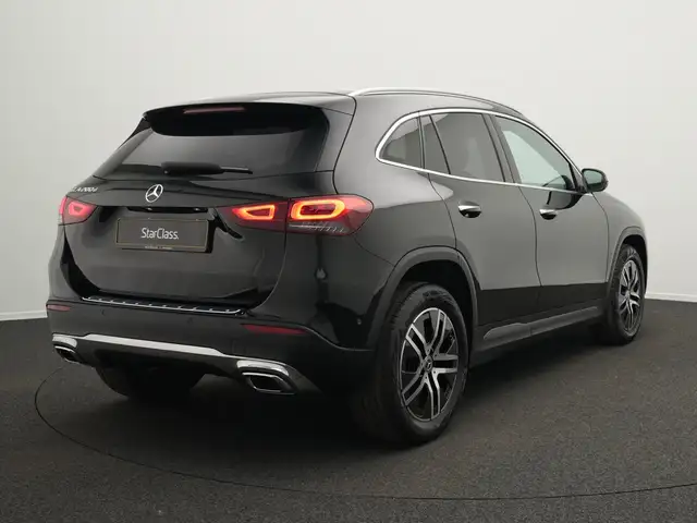 Mercedes-Benz Gla view 3