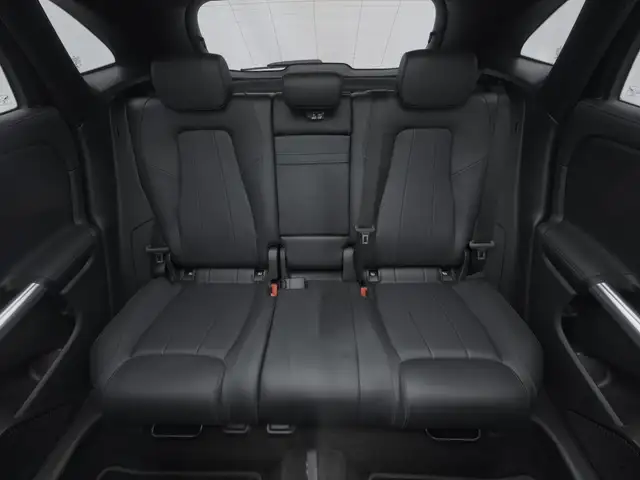 Mercedes-Benz Gla view 23