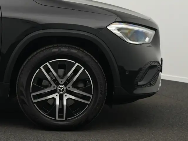 Mercedes-Benz Gla view 8