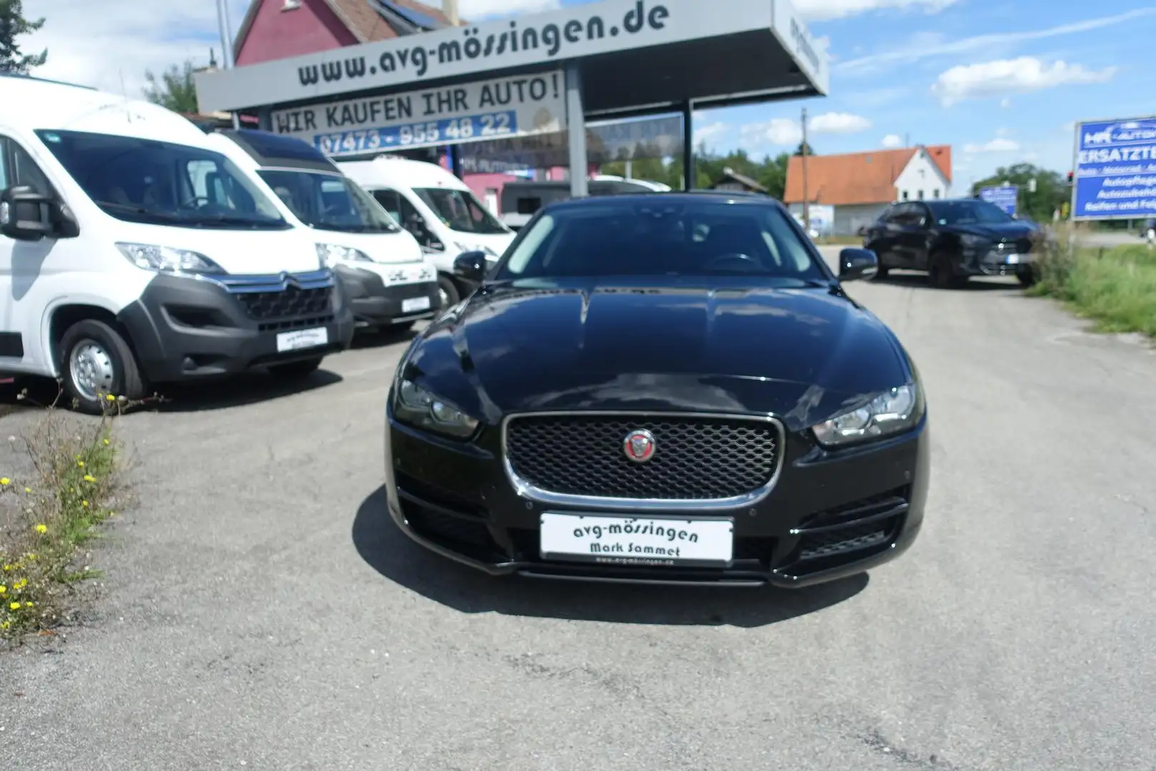 Jaguar XE Prestige 2.0 Diesel KAT Schwarz - 2