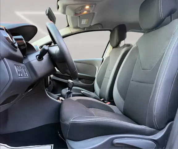 Renault Clio view 11