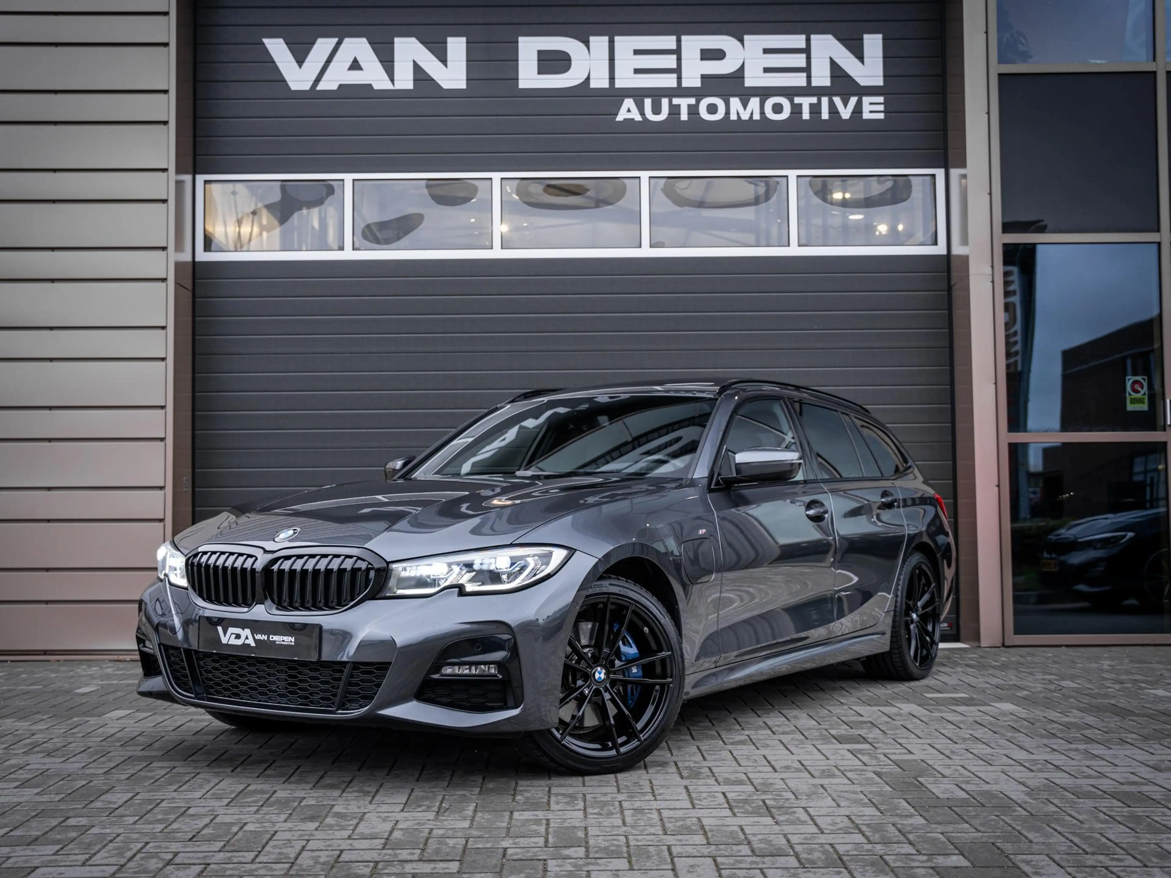 BMW 330 3-serie Touring 330e High Executive - M-Sport l La
