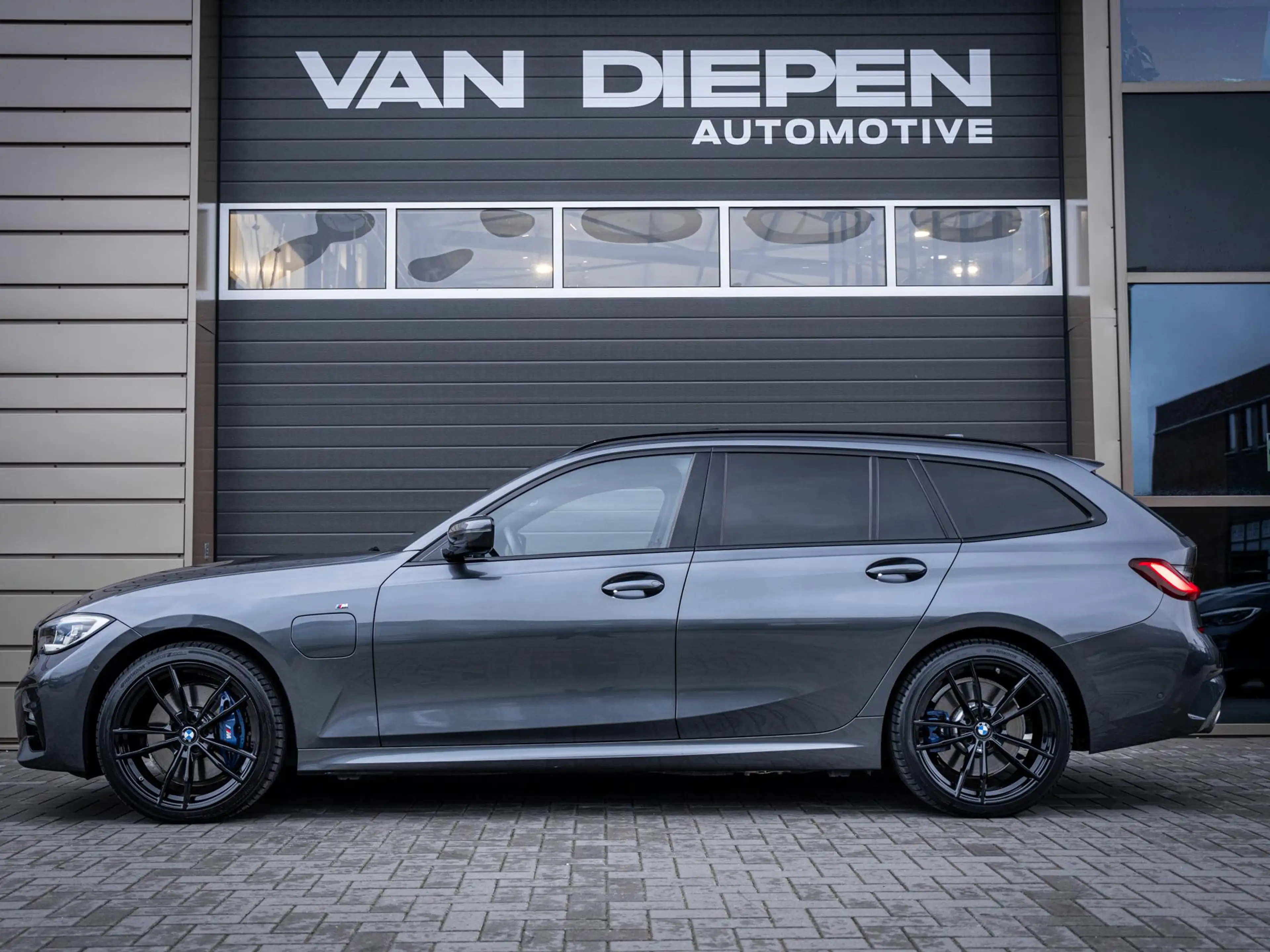 BMW 330 3-serie Touring 330e High Executive - M-Sport l La — photo 9