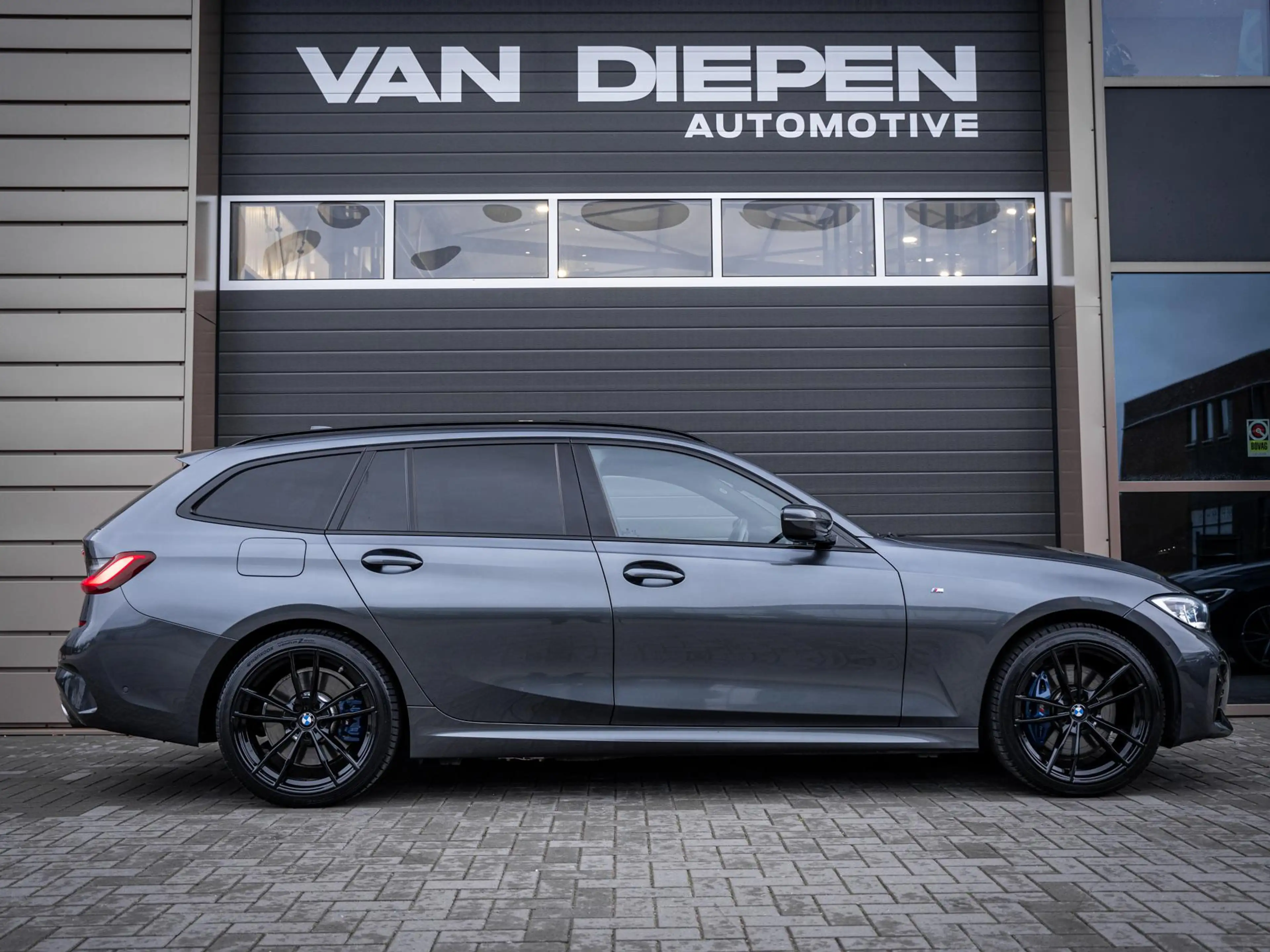 BMW 330 3-serie Touring 330e High Executive - M-Sport l La — photo 5