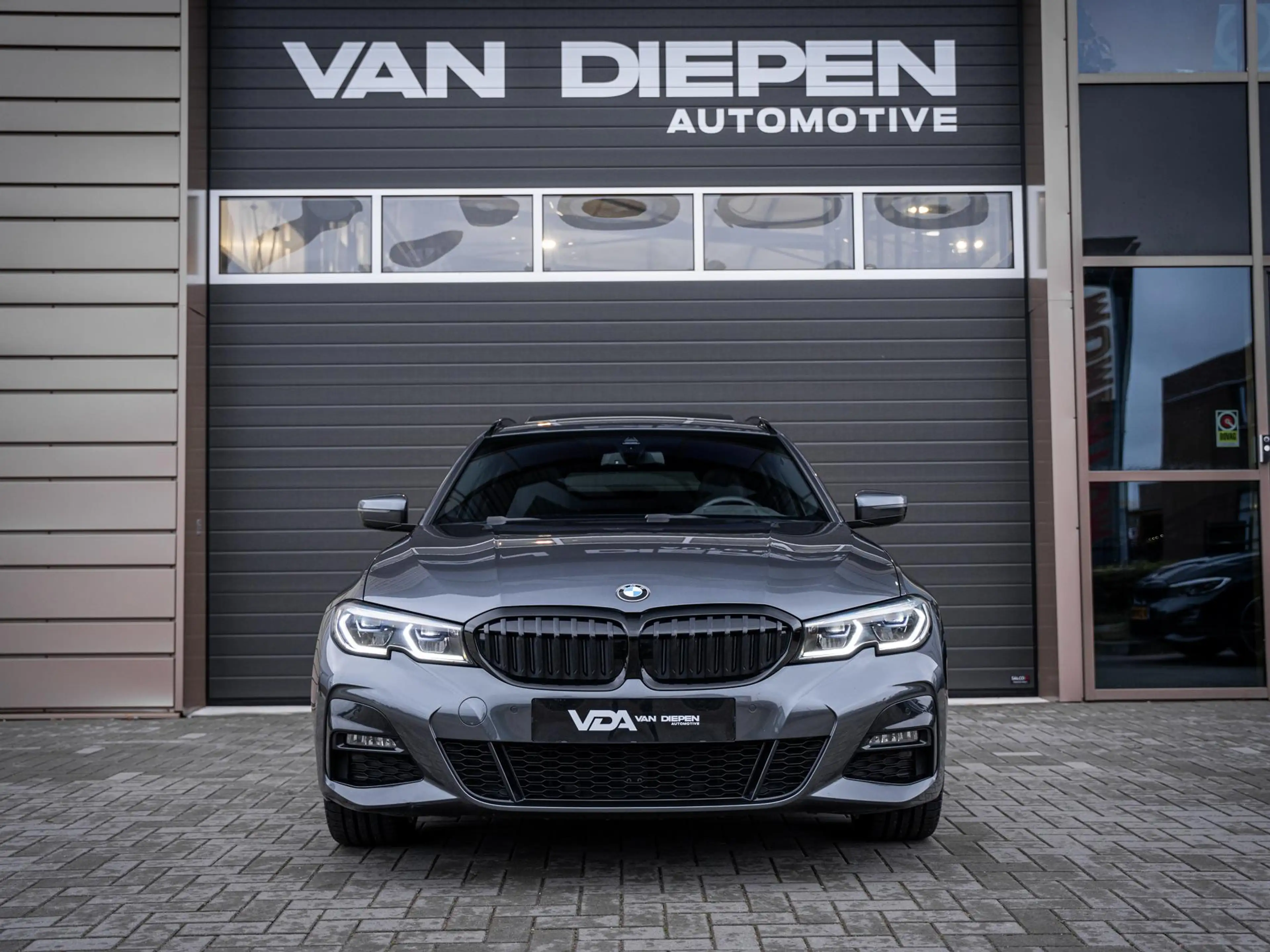 BMW 330 3-serie Touring 330e High Executive - M-Sport l La — photo 3
