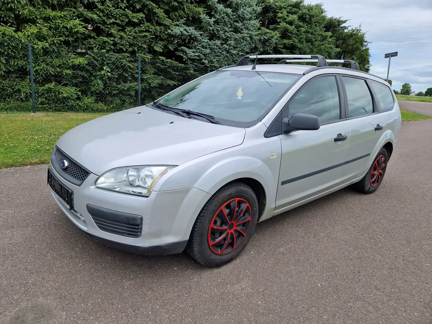 Ford Focus Tüv bei Kauf neu. Silber - 2