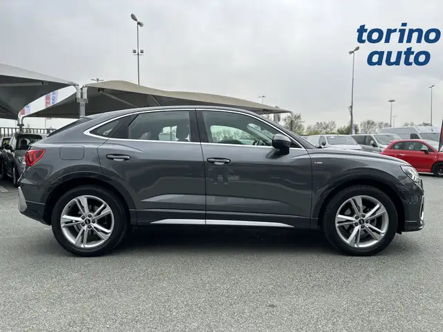 Audi Q3 view 8