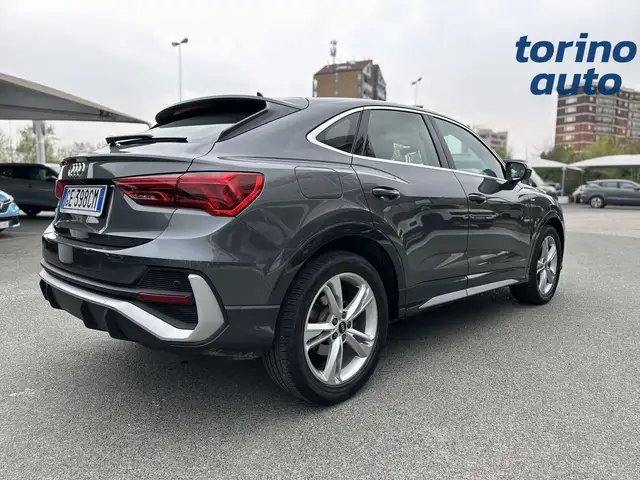 Audi Q3 view 7