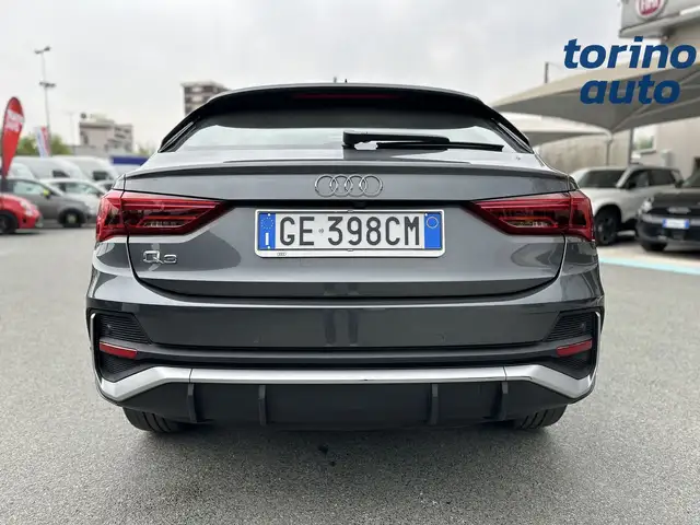 Audi Q3 view 6