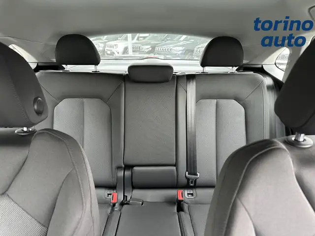 Audi Q3 view 14