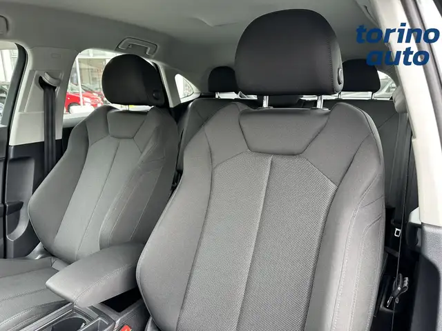 Audi Q3 view 12