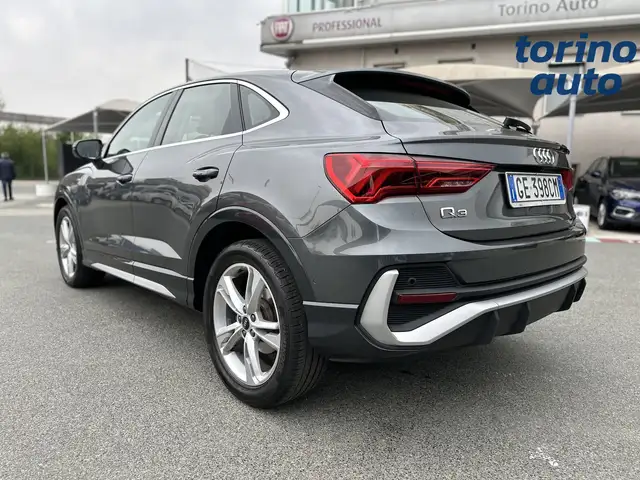 Audi Q3 view 5