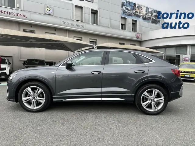 Audi Q3 view 4
