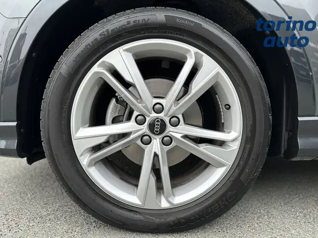 Audi Q3 view 9