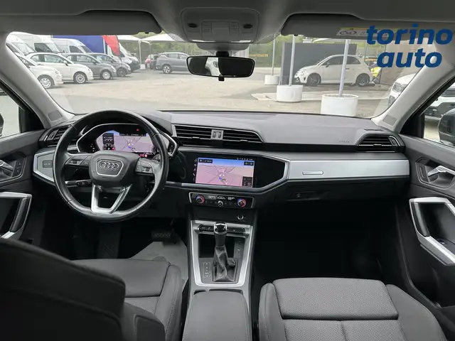 Audi Q3 view 15