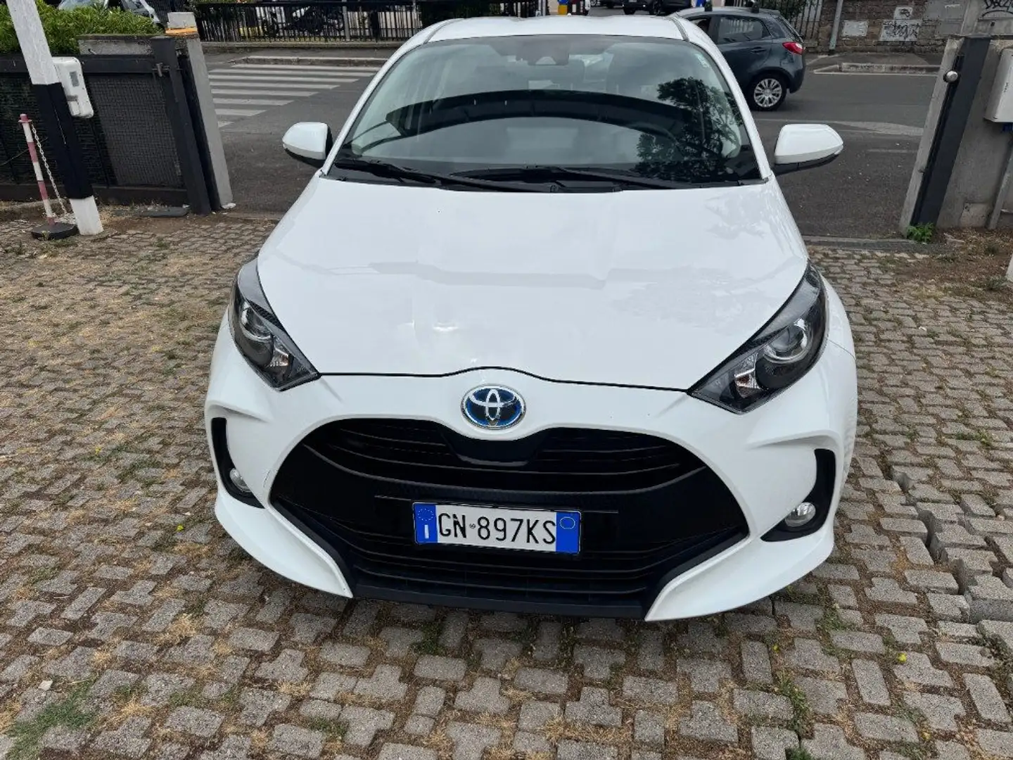 Toyota Yaris 1.5 Hybrid 5 porte Active UNIPRO KM CERTIFICATI Gris - 2