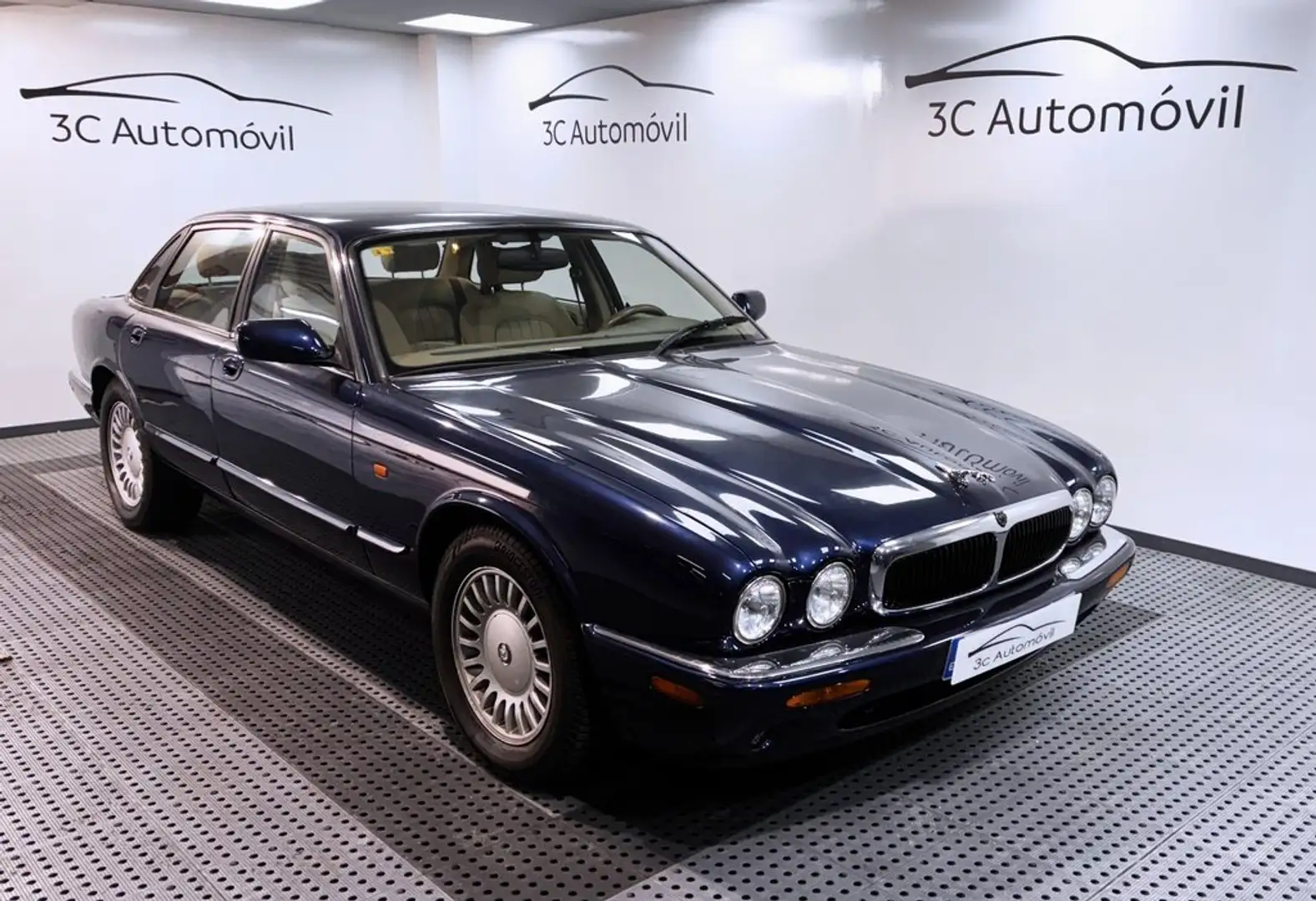 Jaguar XJ8 3.2 EXECUTIVE Bleu - 1