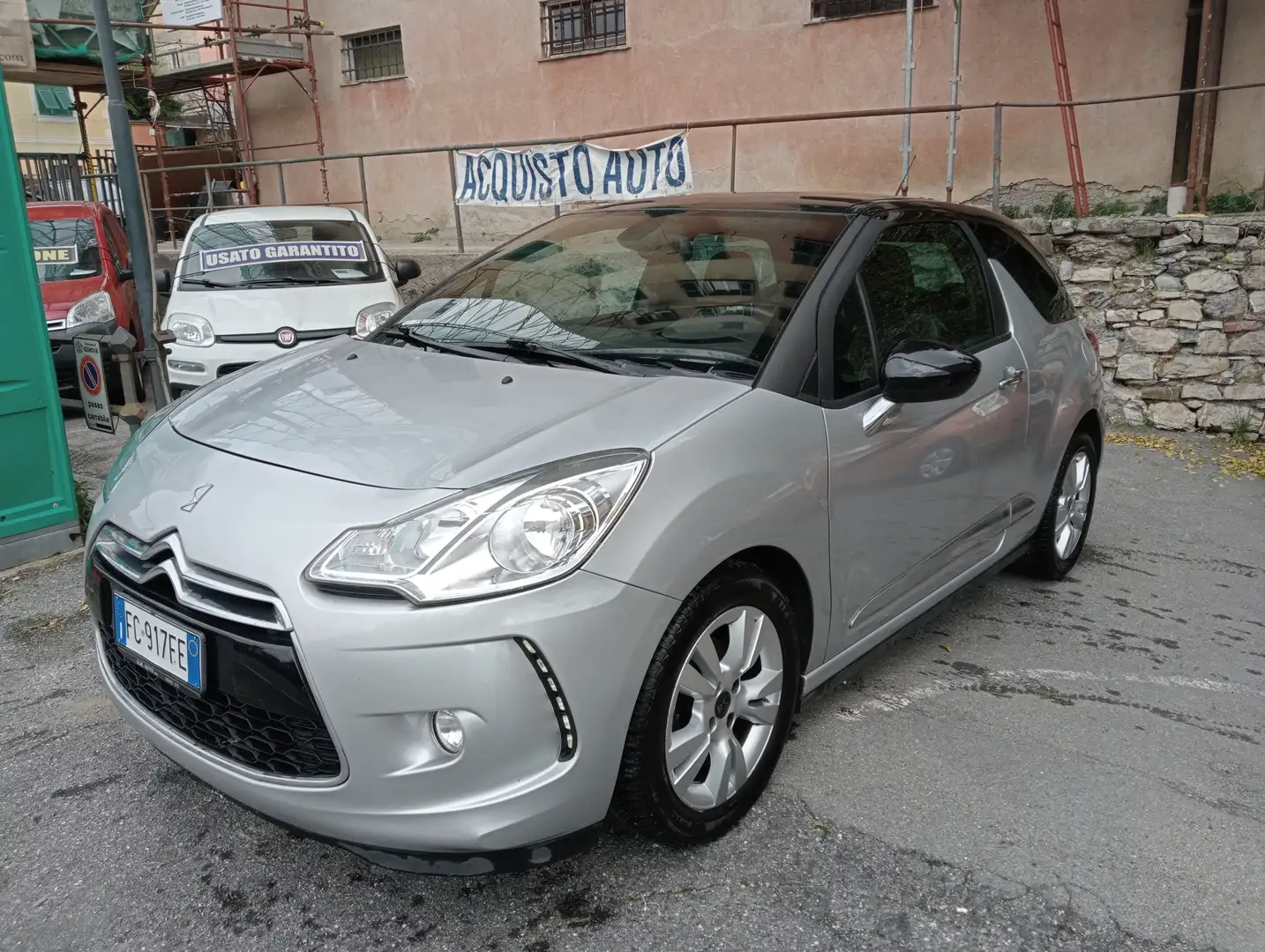 DS Automobiles DS 3 DS3 1.2 puretech So Chic 82cv Gris - 1