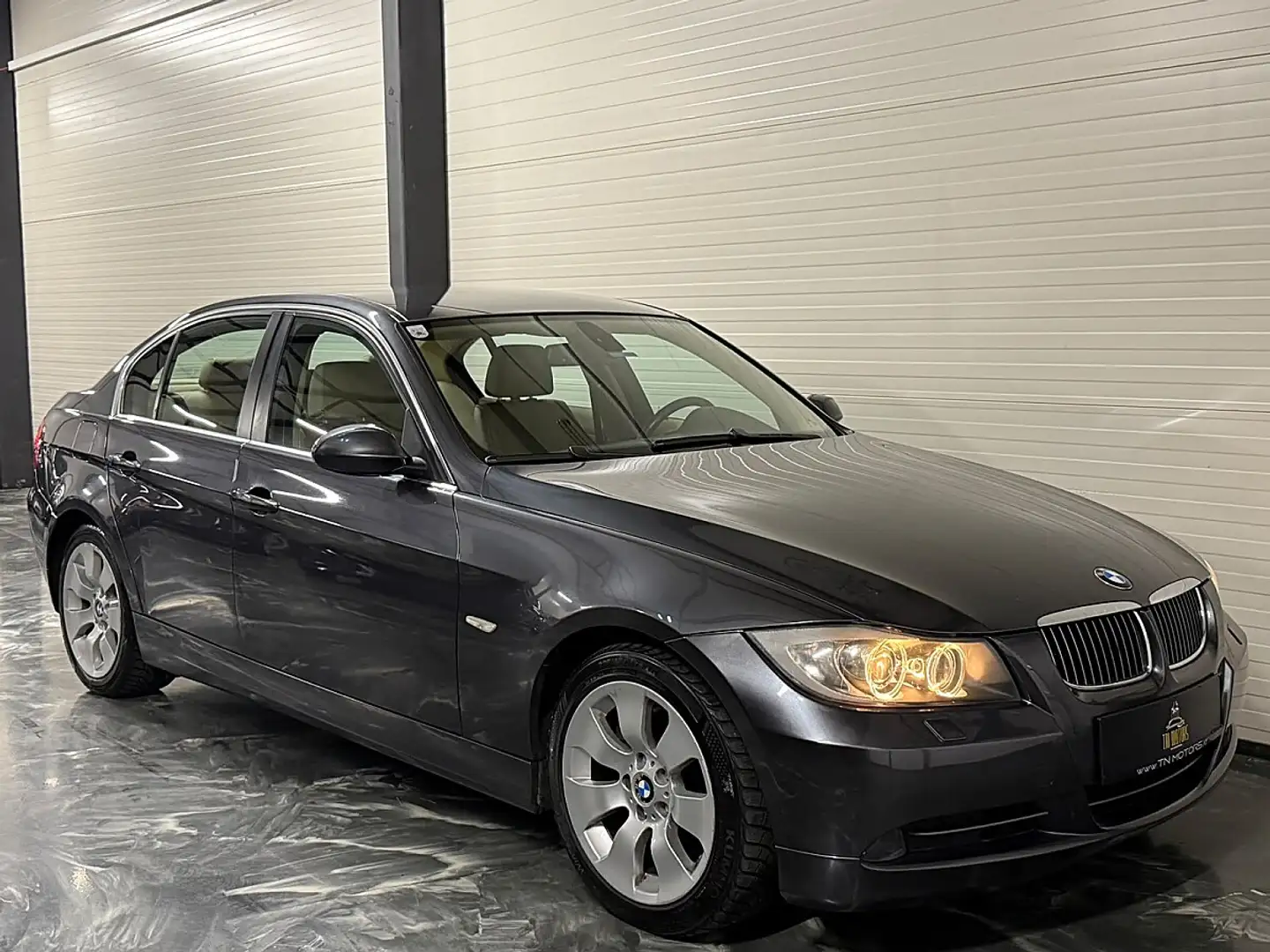 BMW 330 xd E90 Aut. / AHK / LEDER / NAVI / PICKERL 11/2... Grau - 2