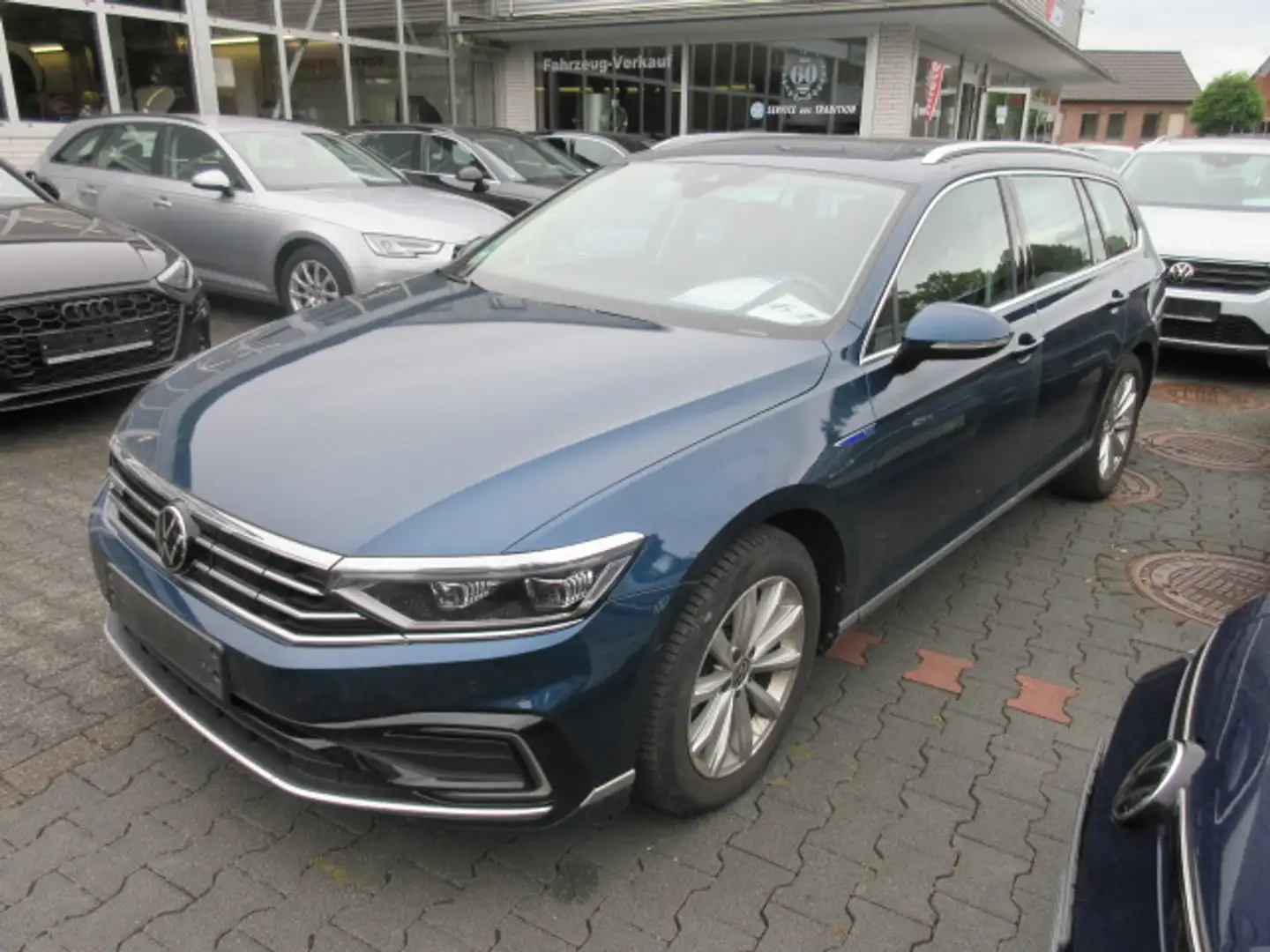 Volkswagen Passat Variant GTE 1.4 TSI eHybrid NAVI AHK TEILLEDER KAMERA IQ LIGHT ALU ACC APS SITZHEIZUNG CLIMATRONIC Blau - 1