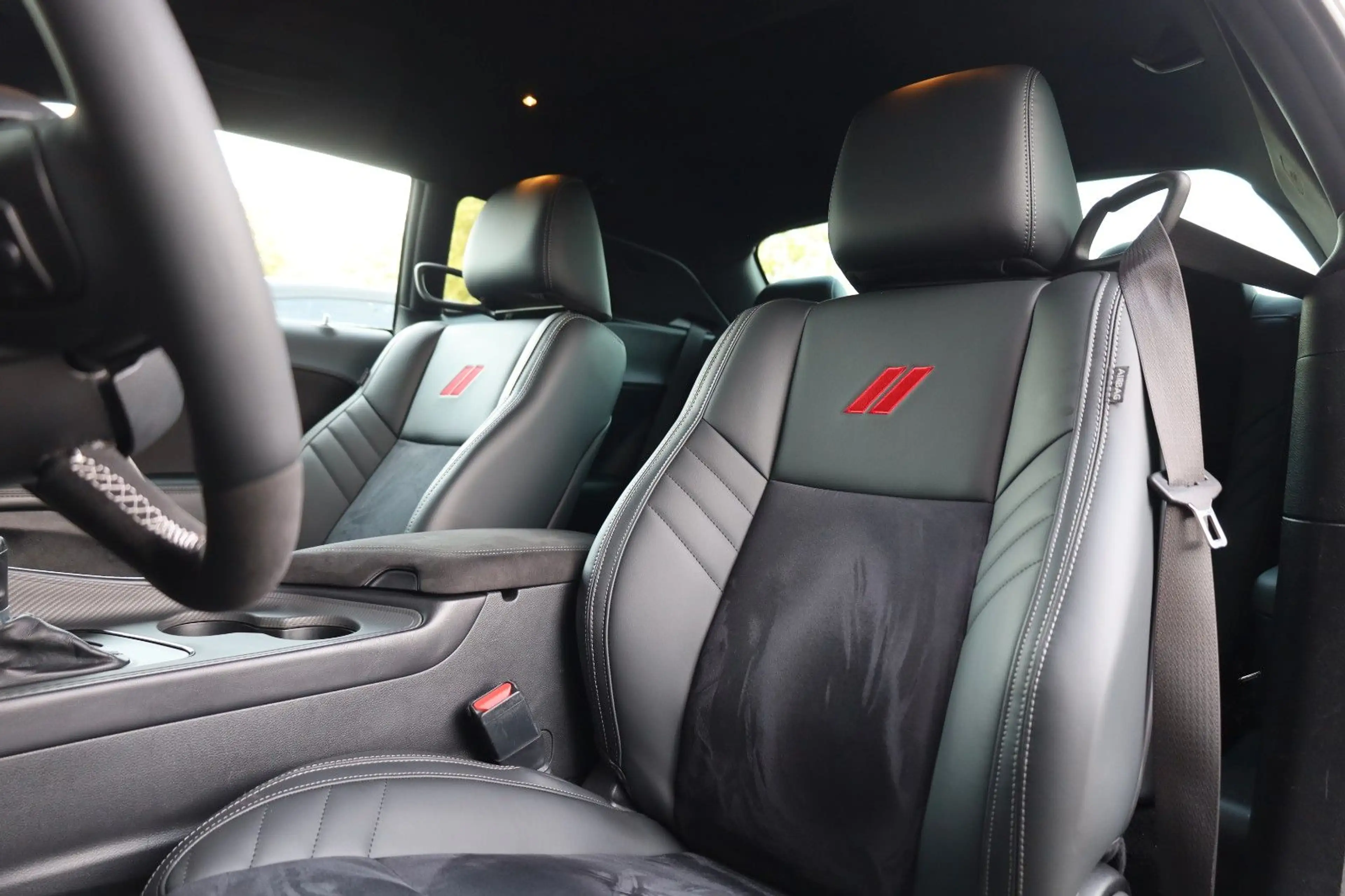 Dodge Challenger 3.6 SXT/SHZ/LED/KAMERA/BTH/MFL/R20 — photo 11