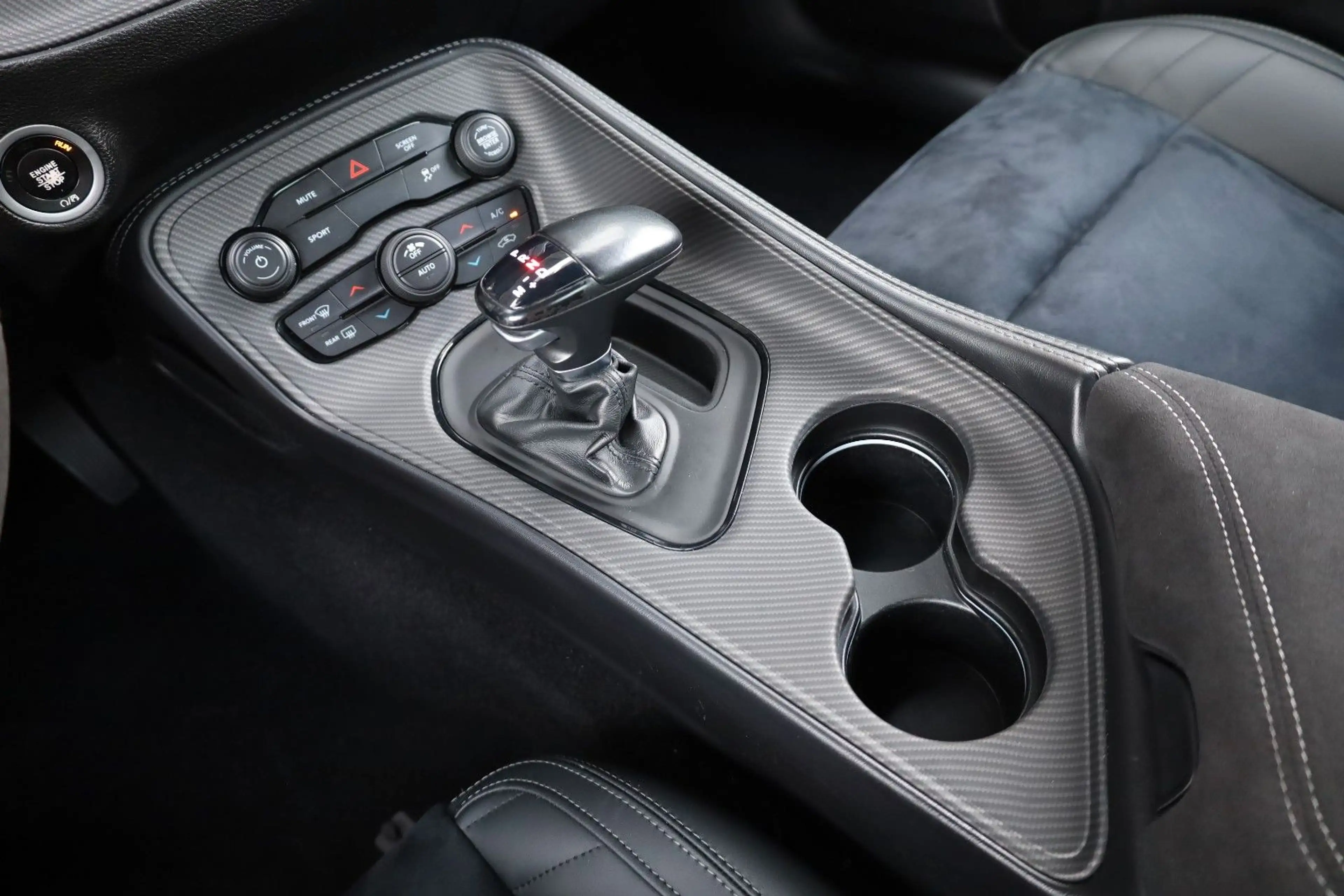 Dodge Challenger 3.6 SXT/SHZ/LED/KAMERA/BTH/MFL/R20 — photo 15