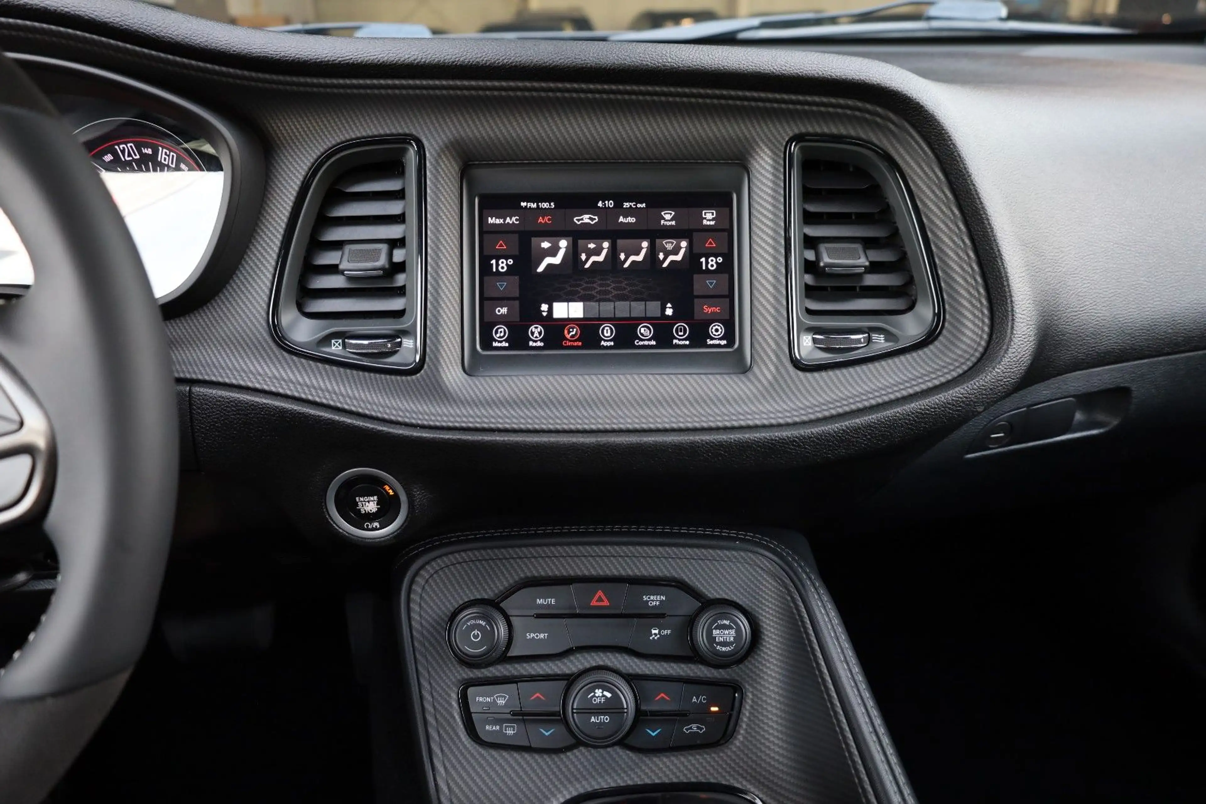 Dodge Challenger 3.6 SXT/SHZ/LED/KAMERA/BTH/MFL/R20 — photo 14