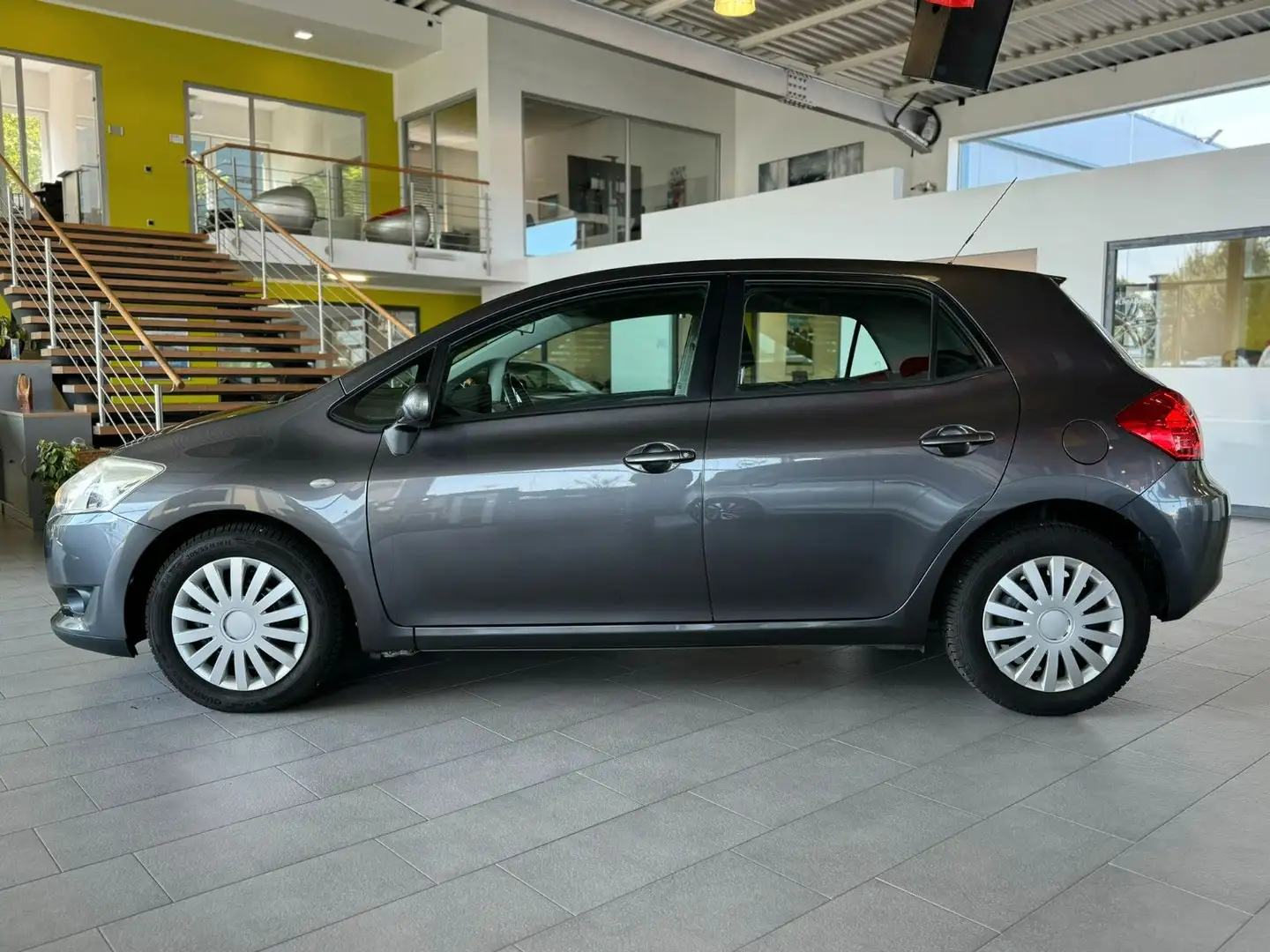 Toyota Auris 2. Hand, Klima, CD, Grijs - 2