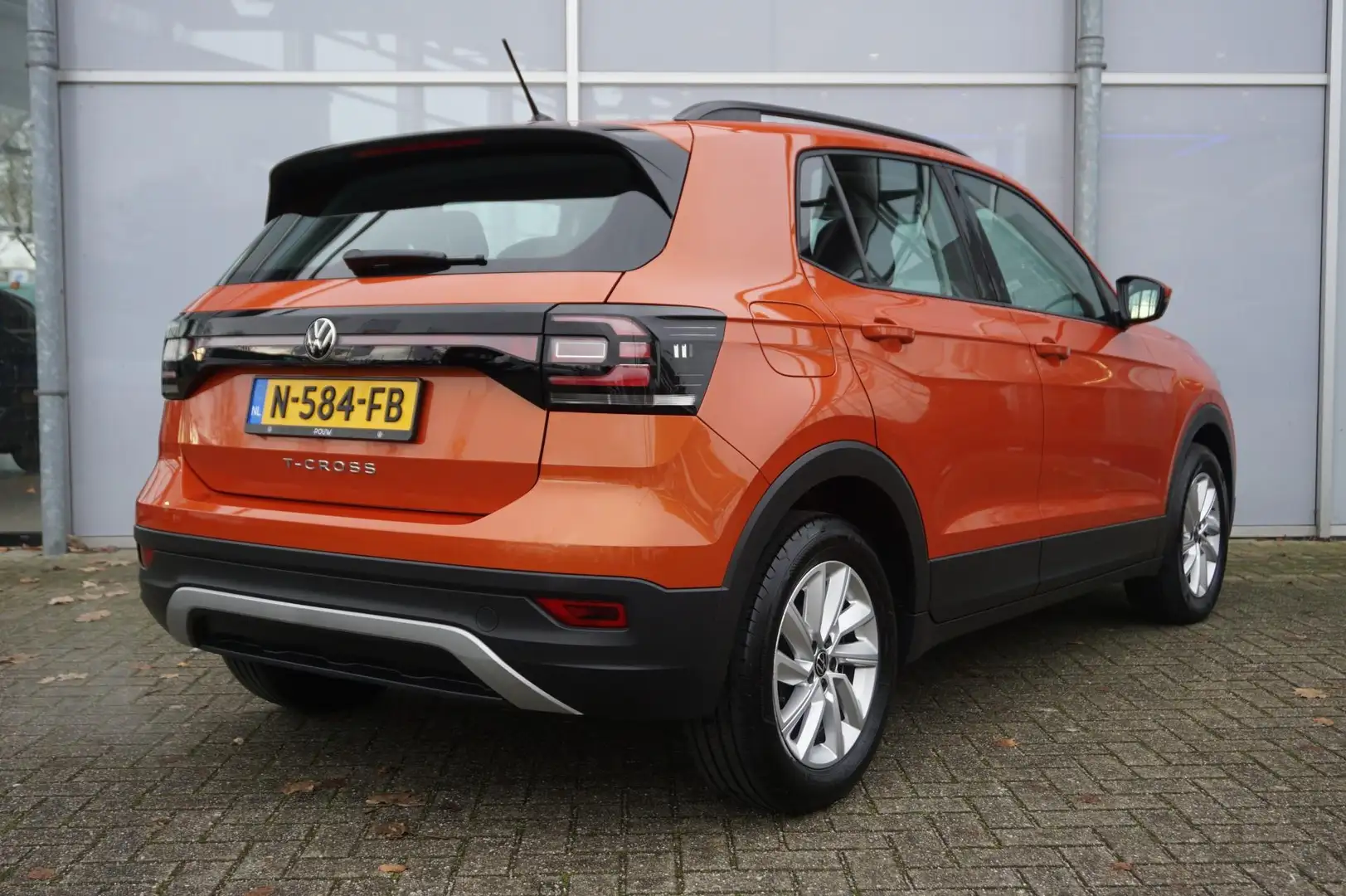 Volkswagen T-Cross 1.0 TSI 95pk Life | Adaptive Cruise | Apple Carpla Oranje - 2