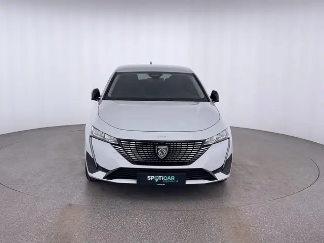 Peugeot 308 view 2