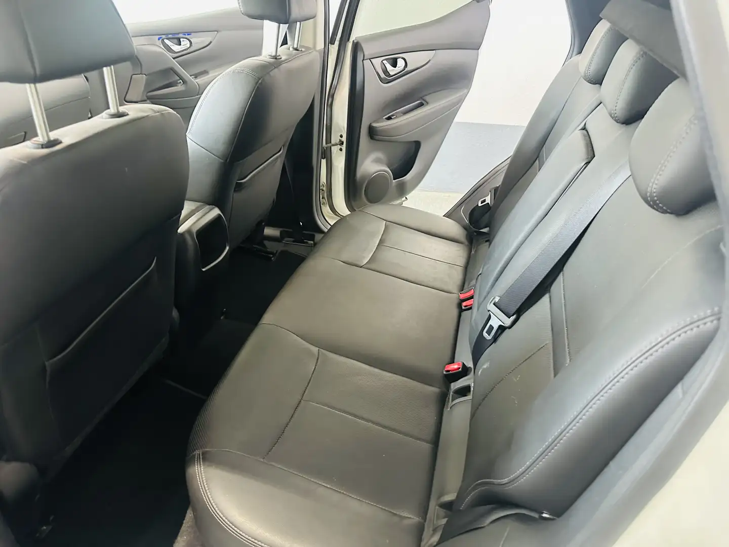 Nissan Qashqai 1,6 dCi Premier ALL-MODE 4x4i Wit - 2
