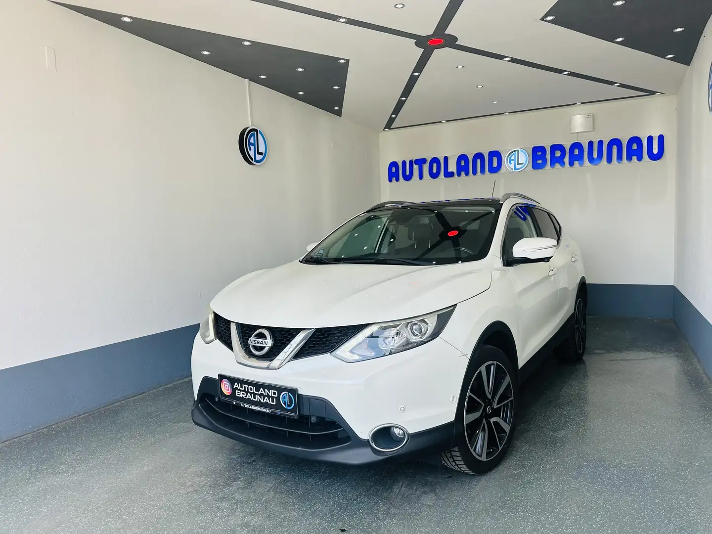 Nissan Qashqai 1,6 dCi Premier ALL-MODE 4x4i Wit - 1