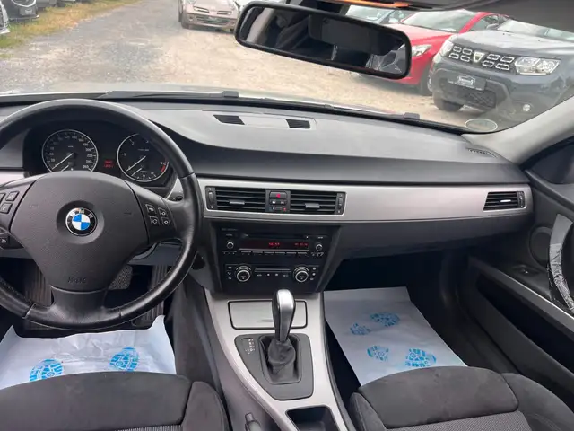 BMW 3 Series view 9