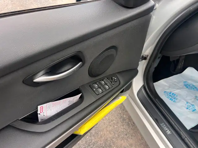 BMW 3 Series view 12