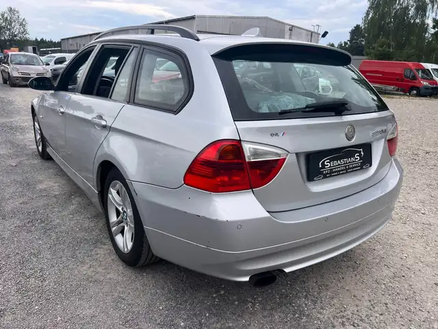 BMW 3 Series view 6