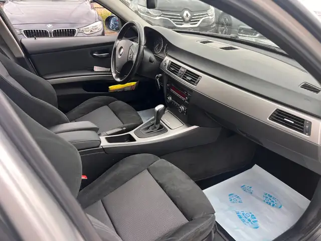 BMW 3 Series view 10
